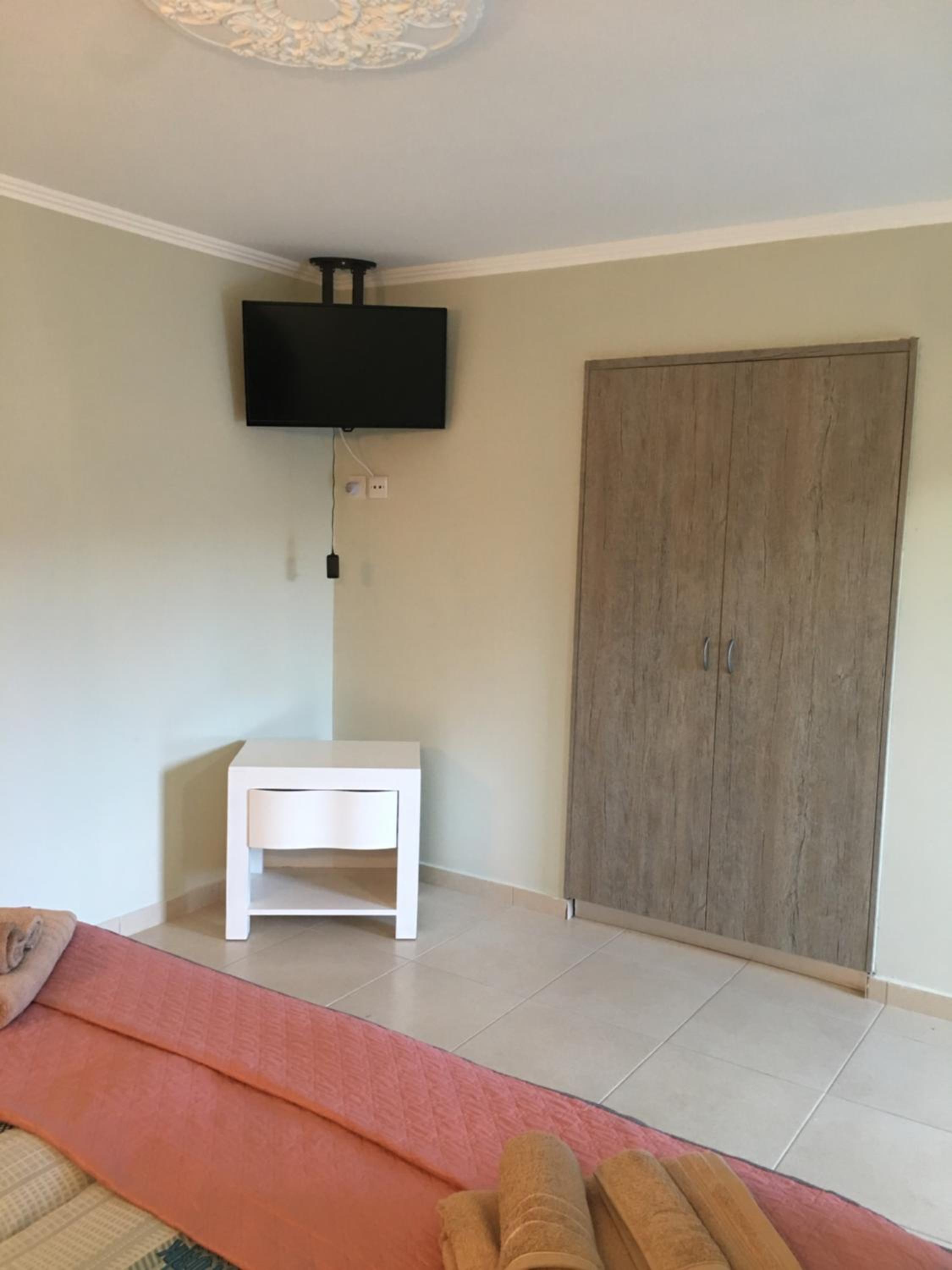 Studio Apartment - Photo 18