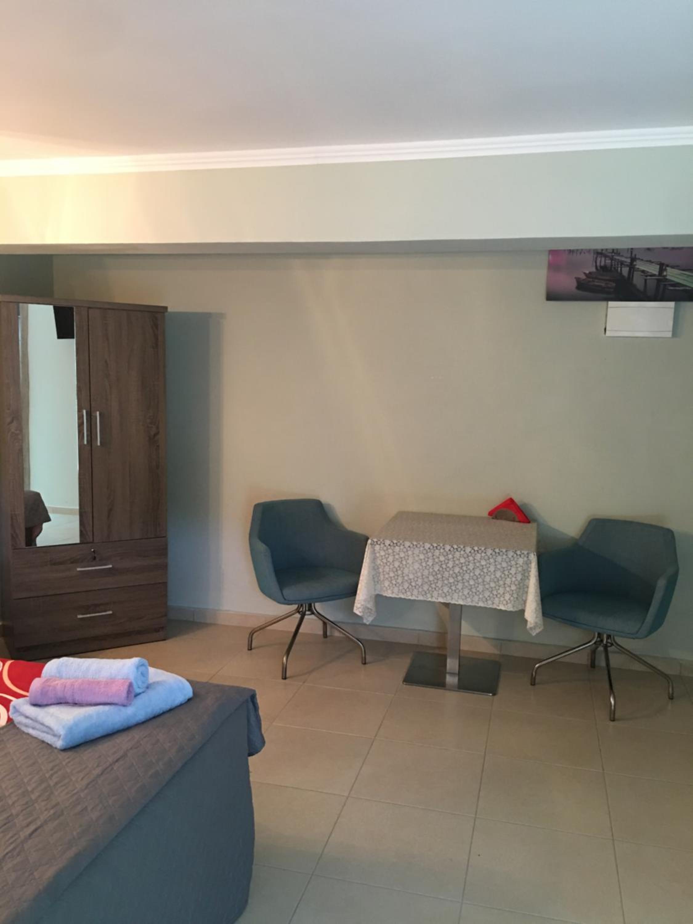 Studio Apartment - Photo 2