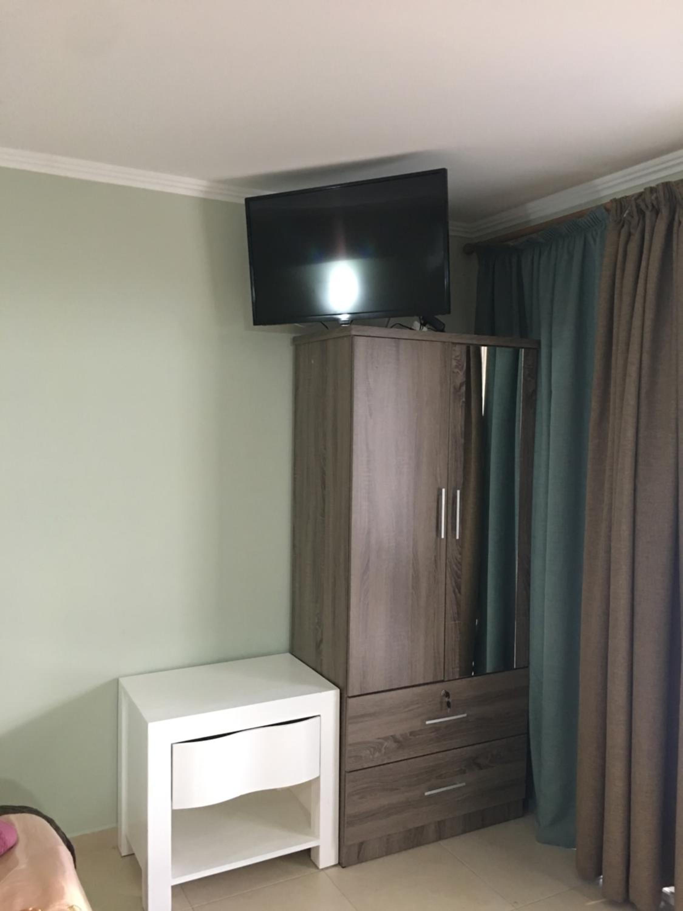 Studio Apartment - Photo 15