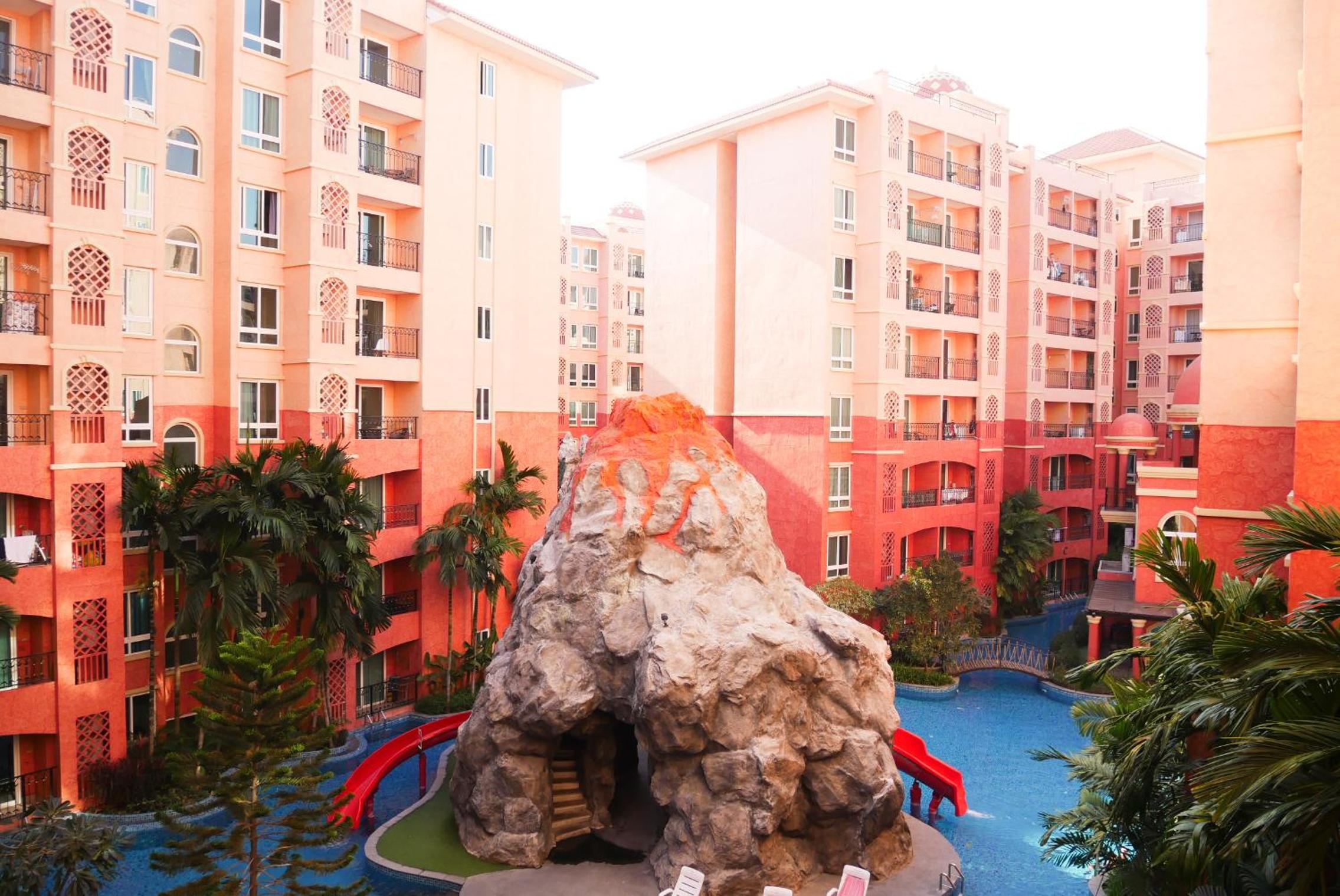 Apartment with Pool View  - Photo 2