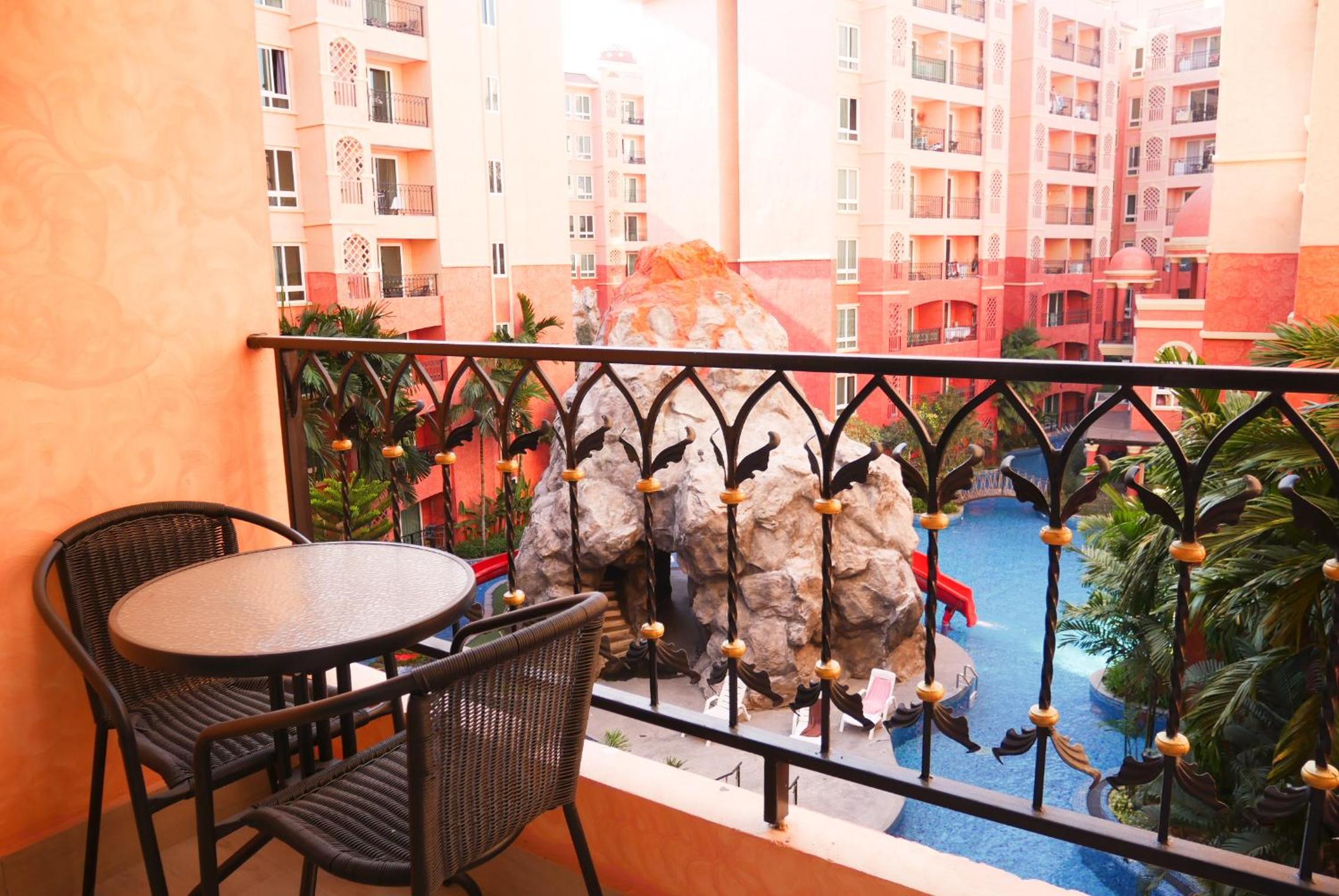 Apartment with Pool View  - Photo 3