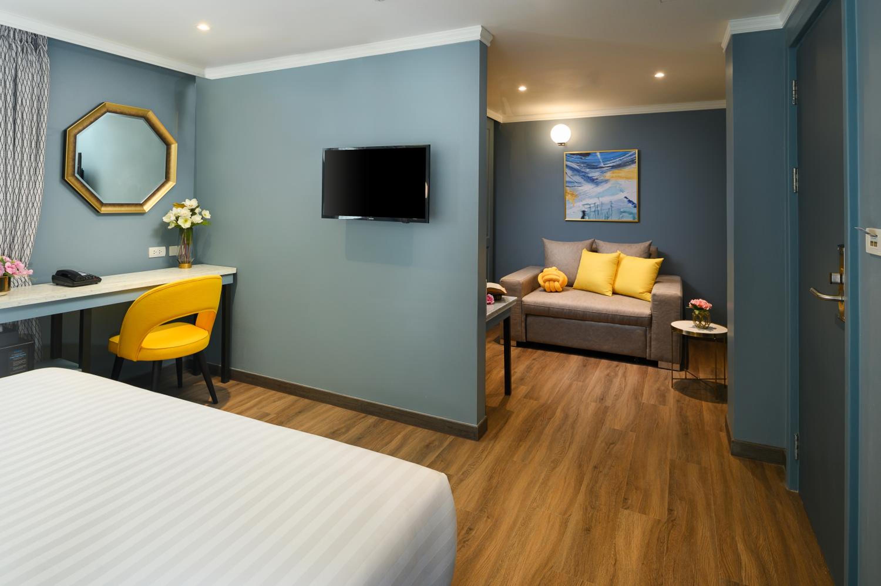 Premium King Room photo 2