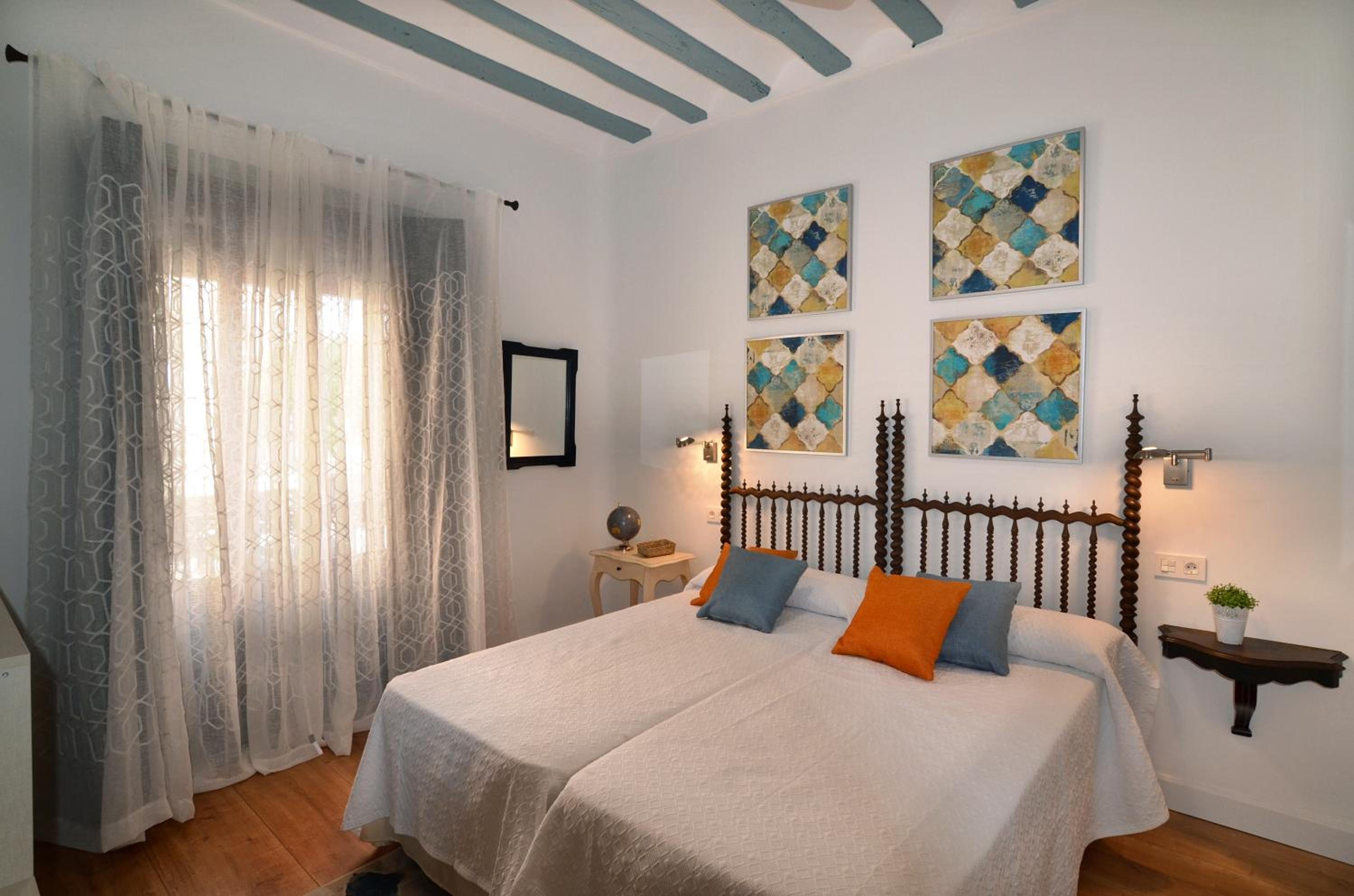 Quadruple Room with Bathroom - Photo 3