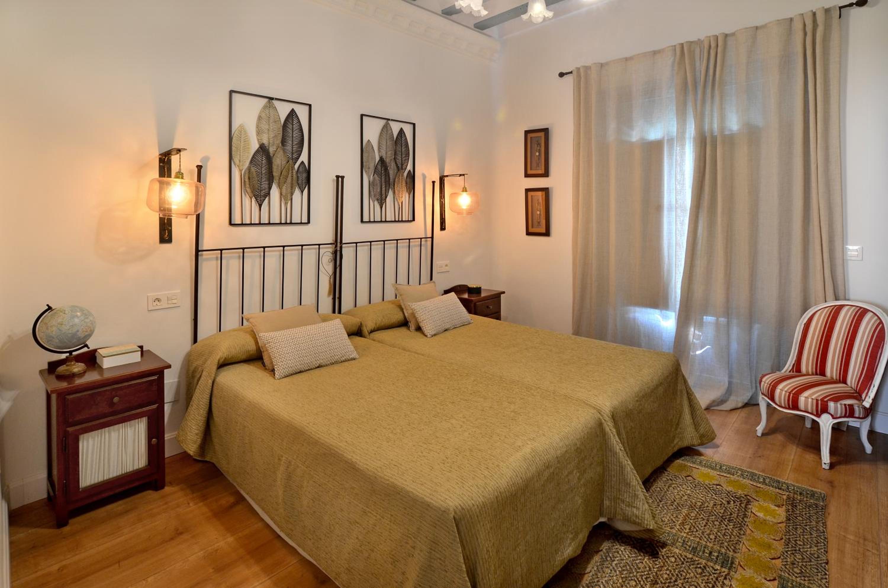Quadruple Room with Bathroom - Photo 4