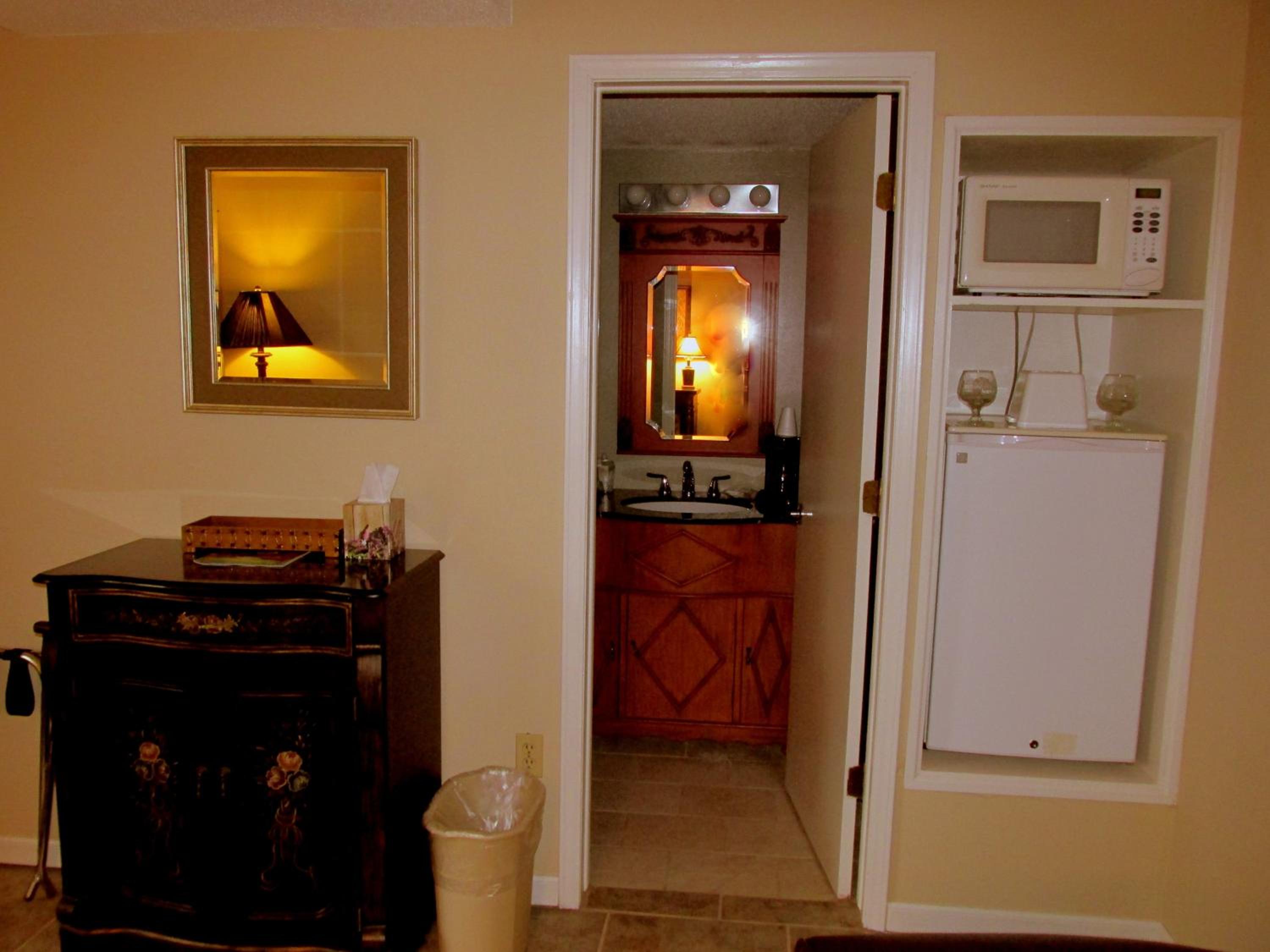 King Suite with Spa Bath - Photo 7
