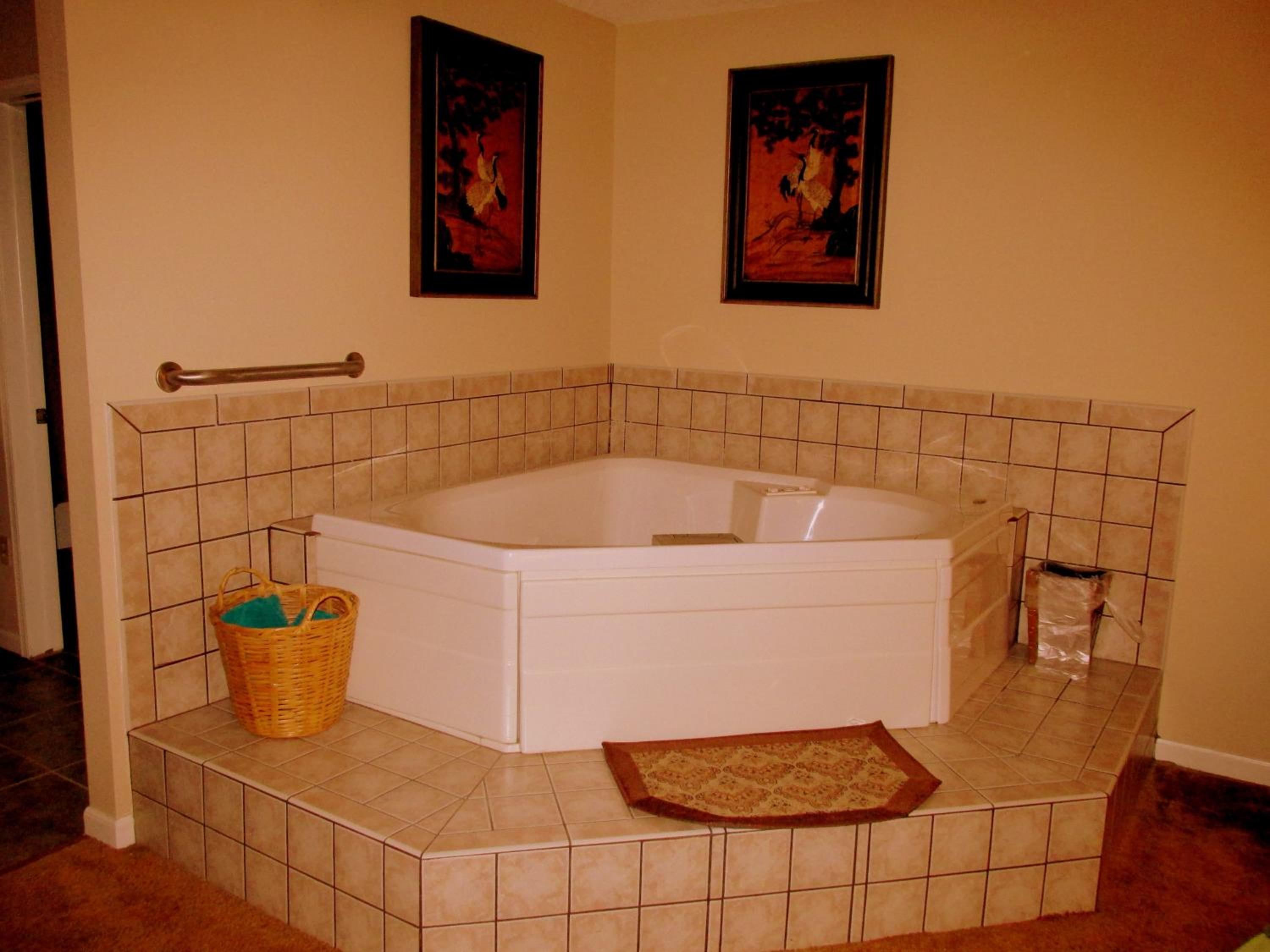 King Suite with Spa Bath - Photo 10