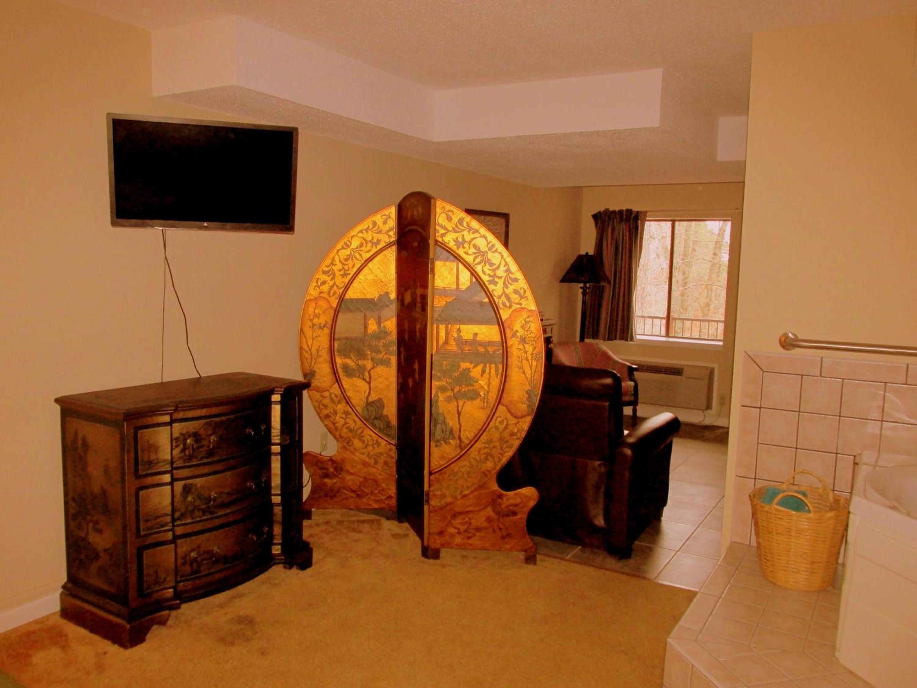King Suite with Spa Bath - Photo 11