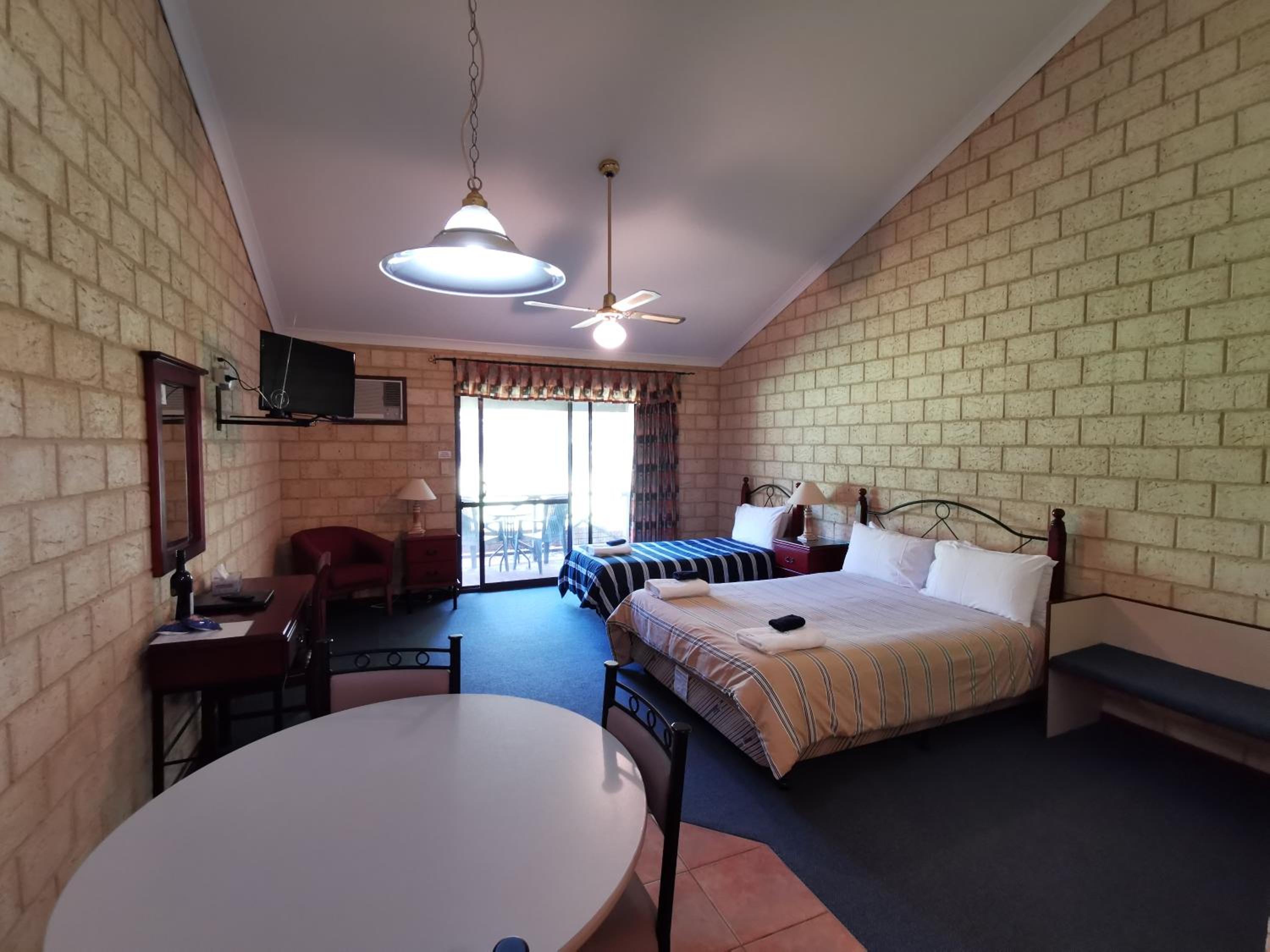 Executive Queen Room with Balcony photo 1