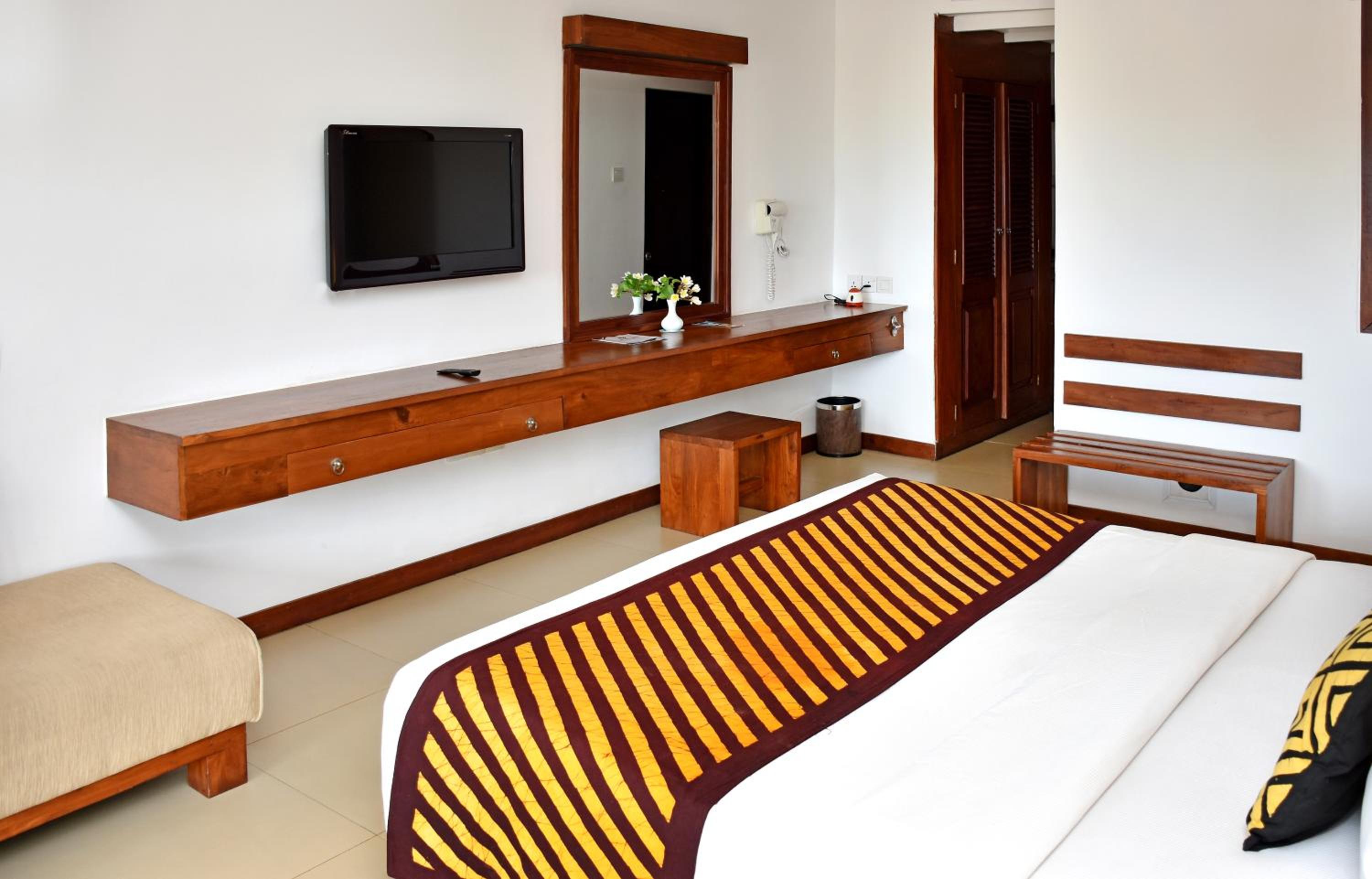 Standard Double or Twin Room with Sea View (Early Check-in & Late Check-out on availability basis, 10% off on A La Carte and 15% off on Spa)  - Photo 9