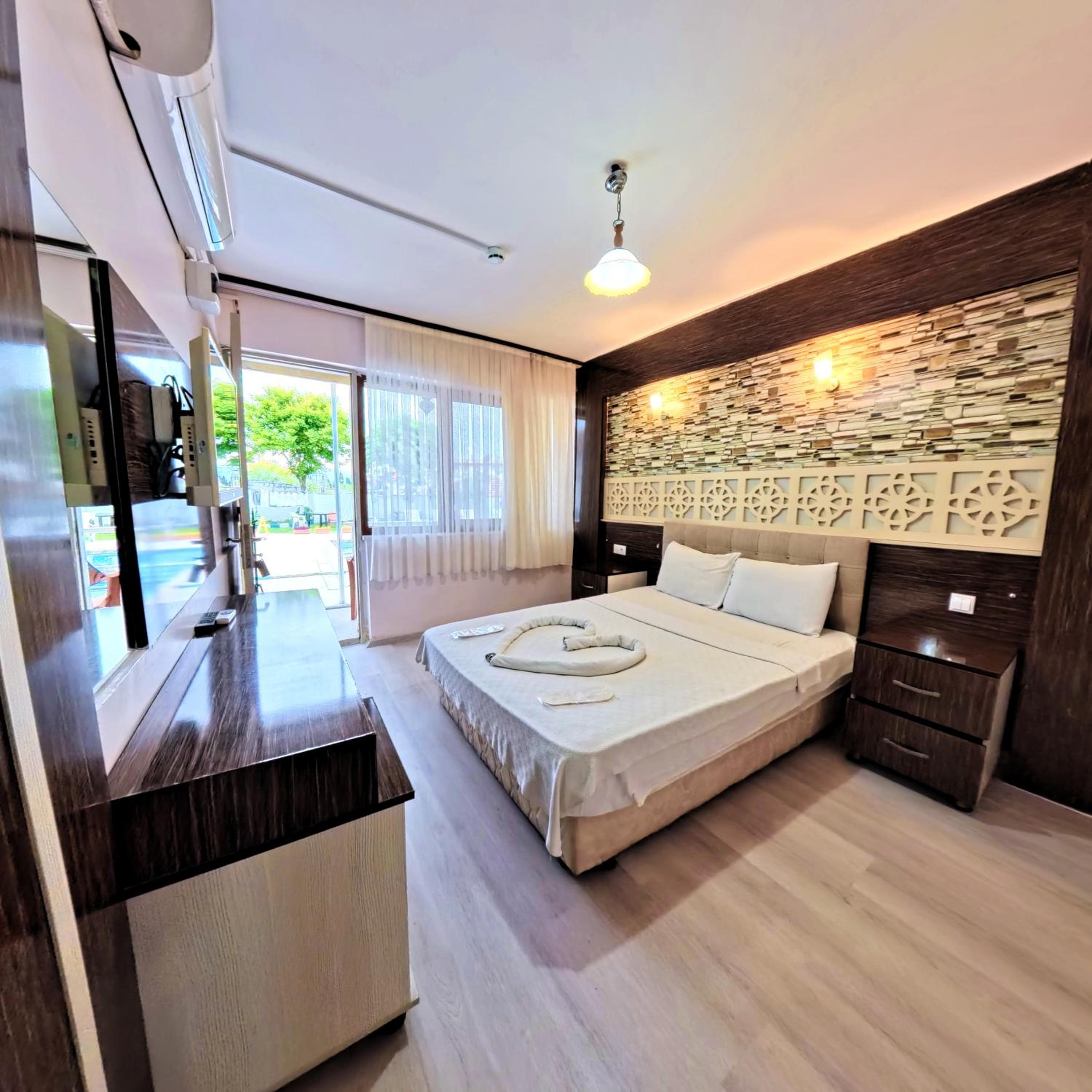 Family Room with Garden View
