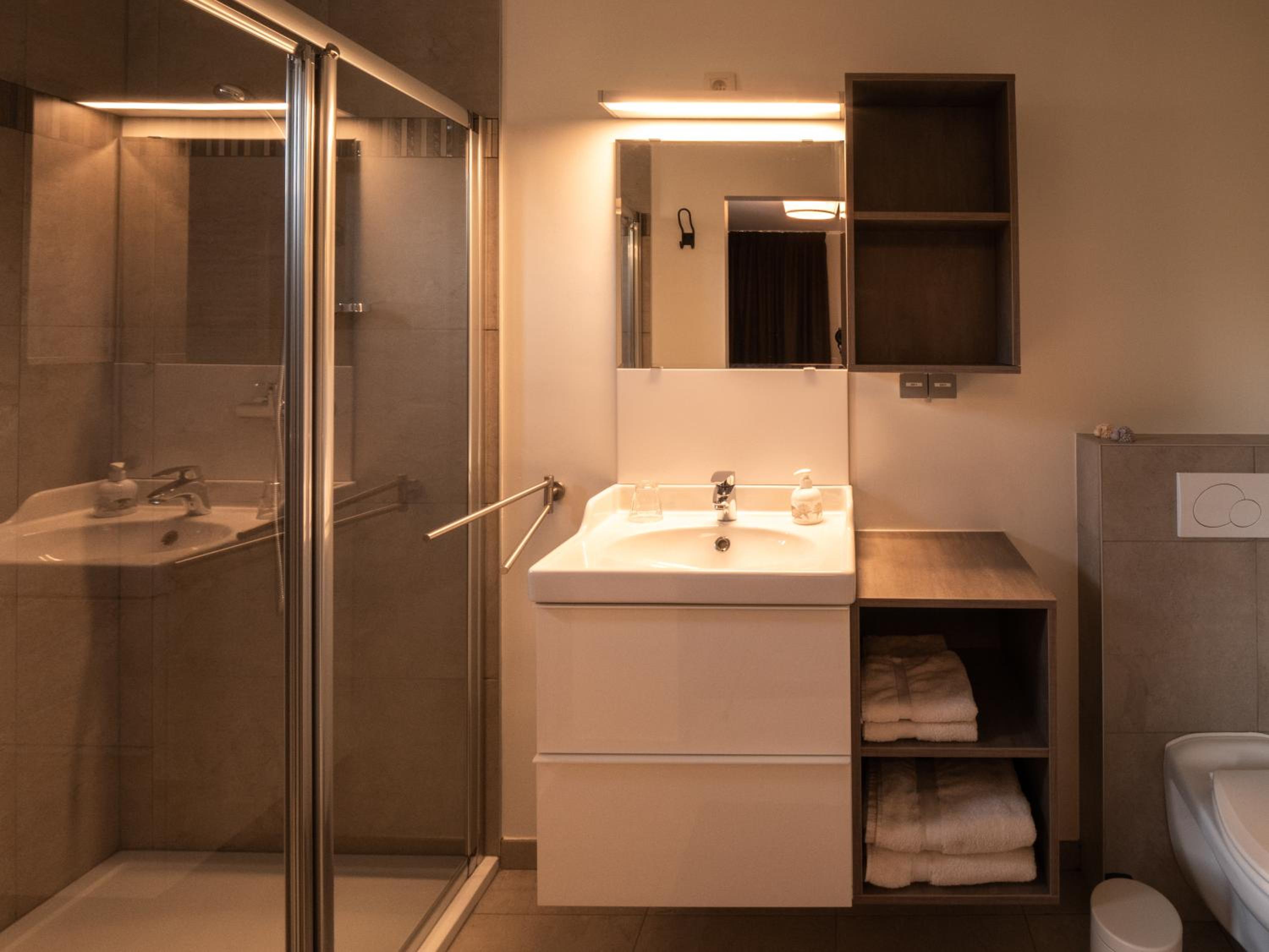 Double Room with Private Bathroom photo 3