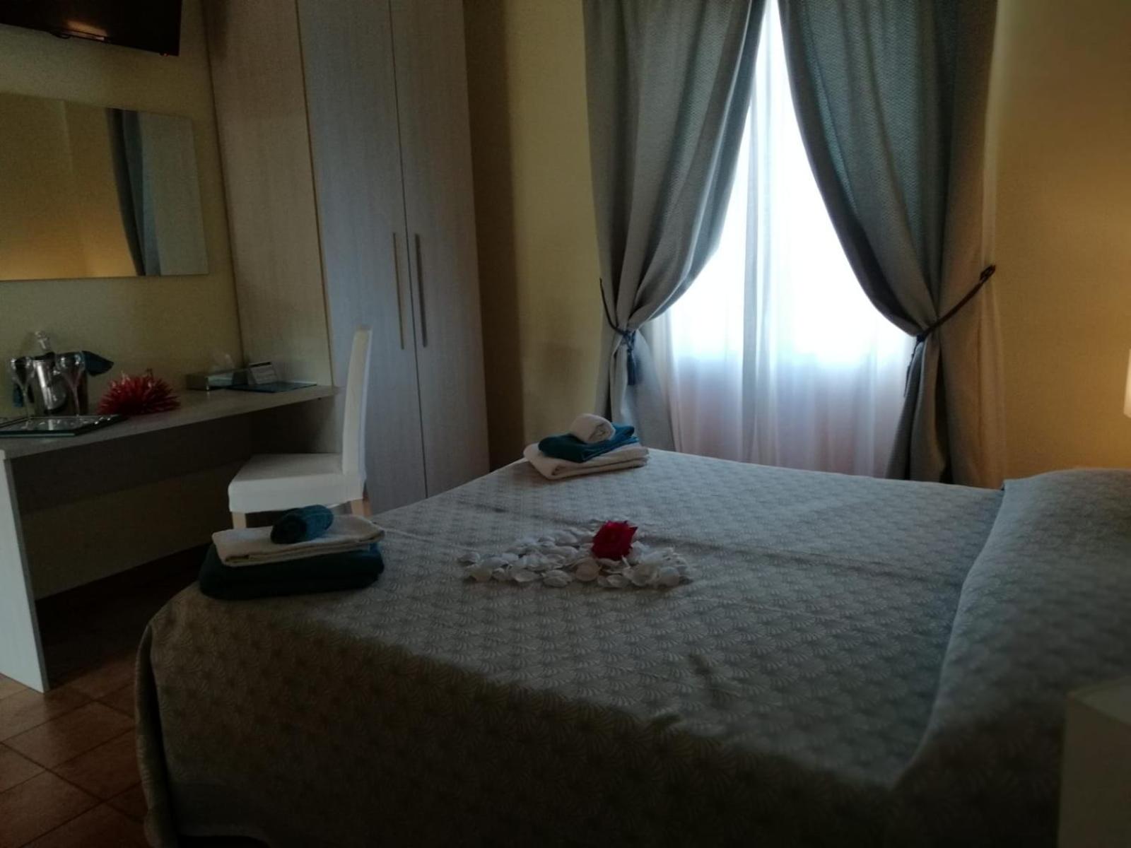Superior Double or Twin Room with Sea View - Photo 3