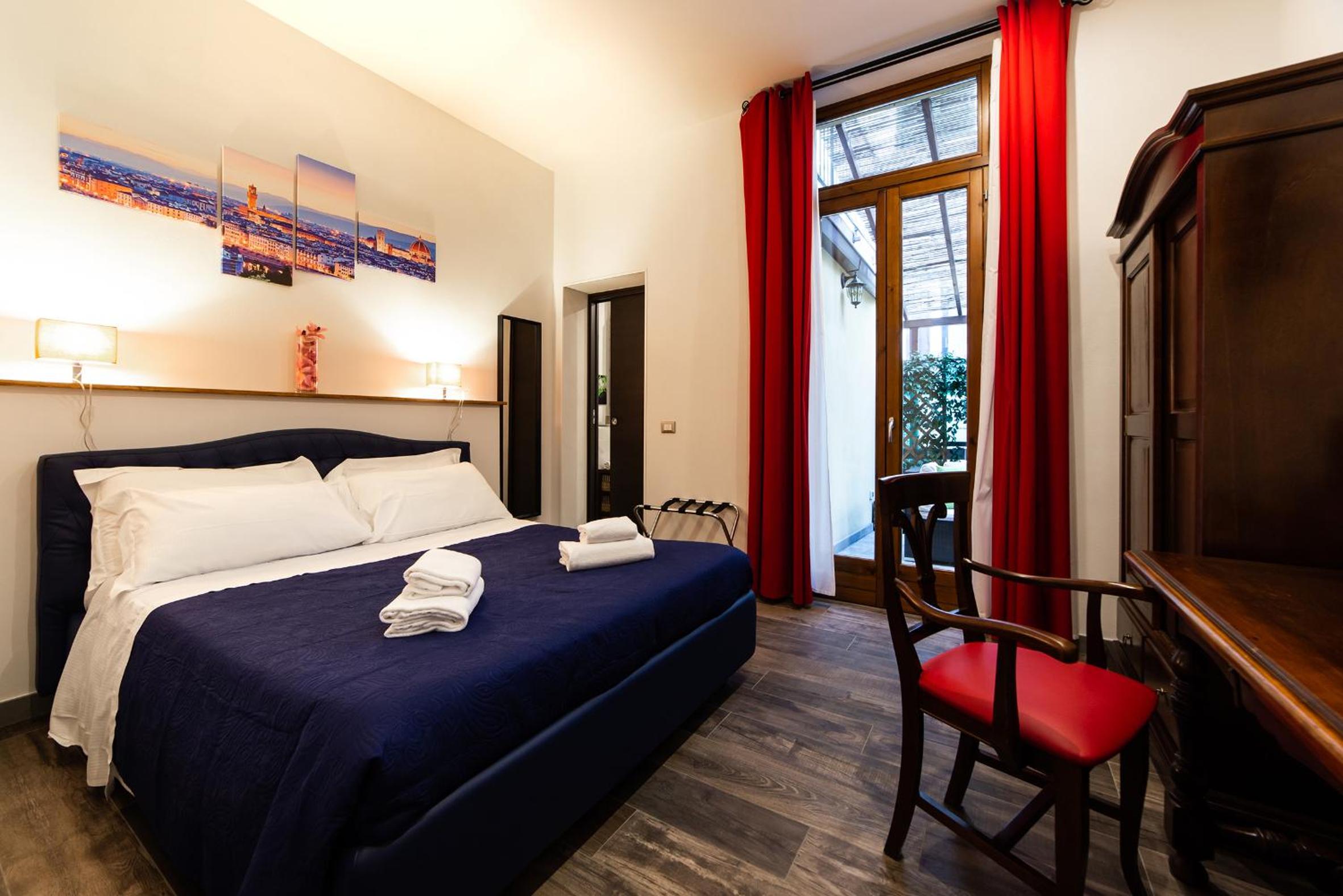 Deluxe Double Room with Balcony photo 2
