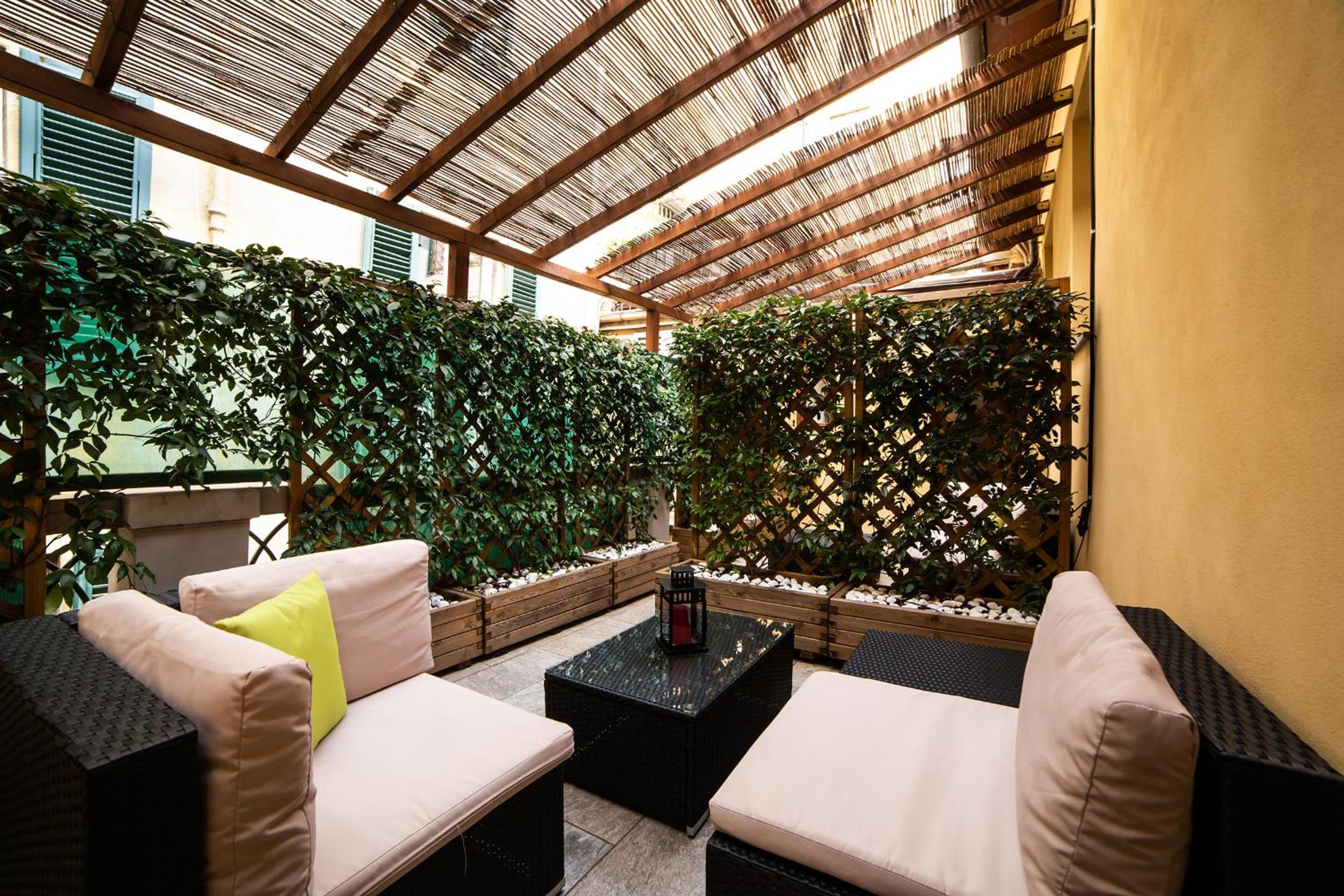 Deluxe Double Room with Balcony photo 3