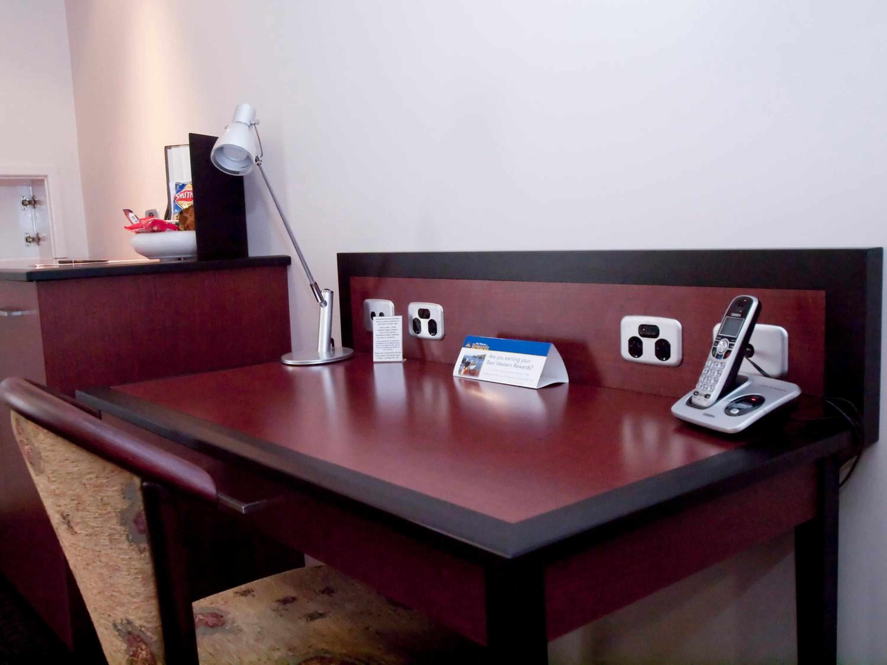 Deluxe King Room - Photo 4