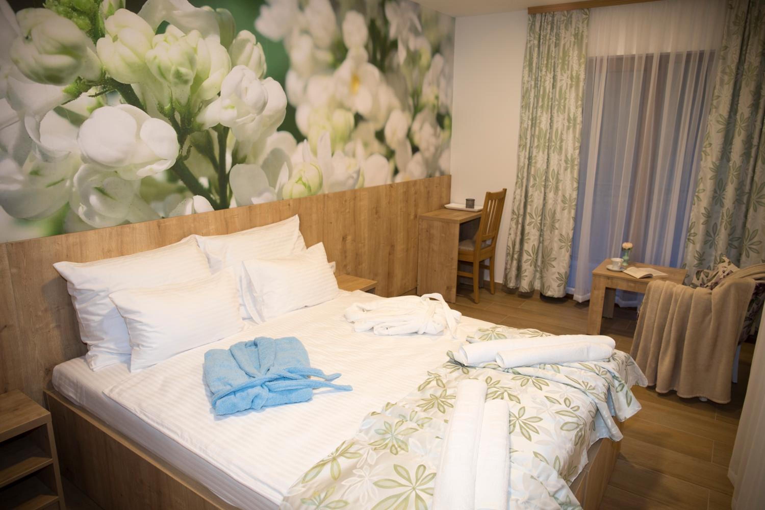 Deluxe Double Room with Balcony photo 2