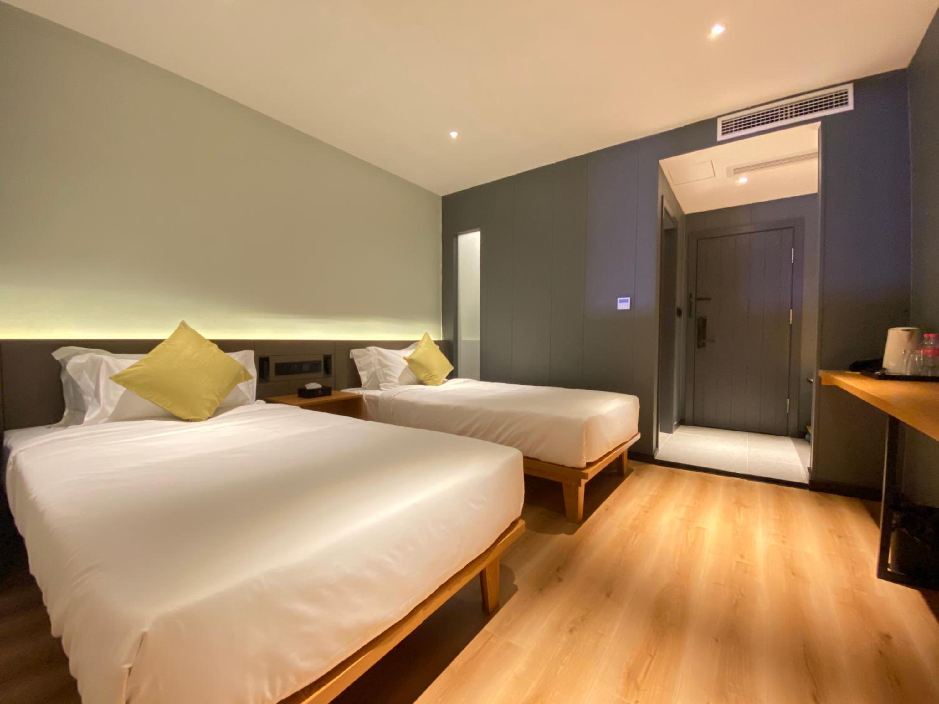 Standard Twin Room - Photo 1