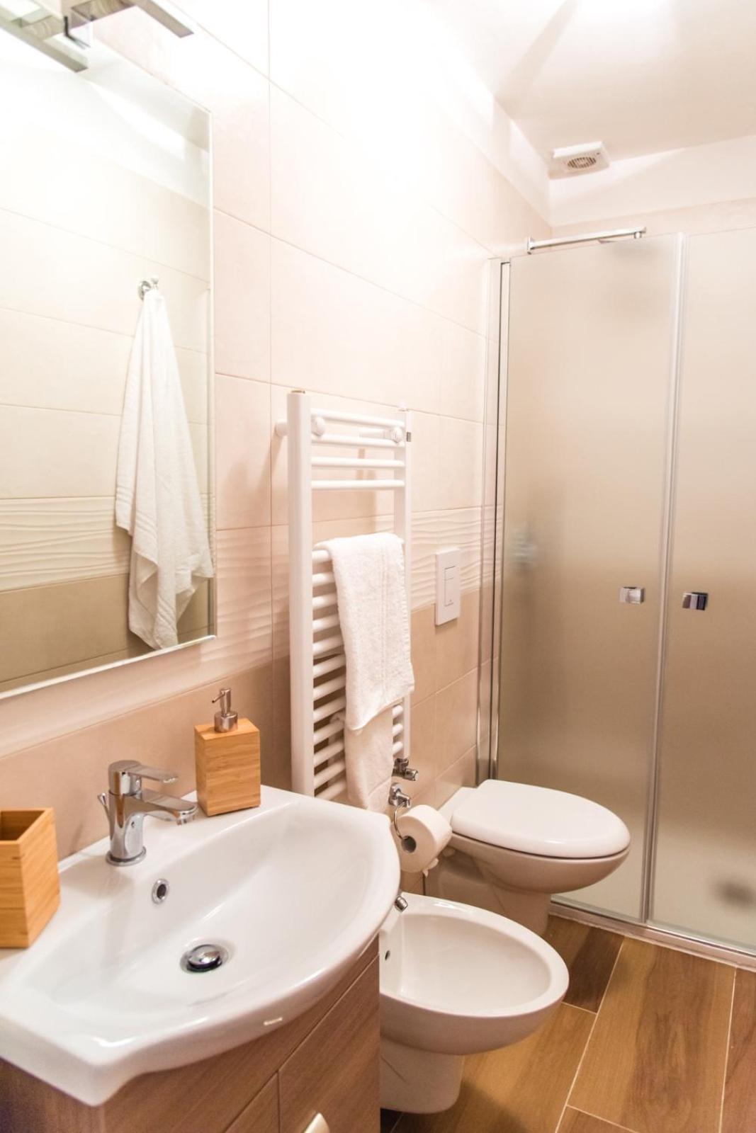 Standard Triple Room with Balcony - Photo 4
