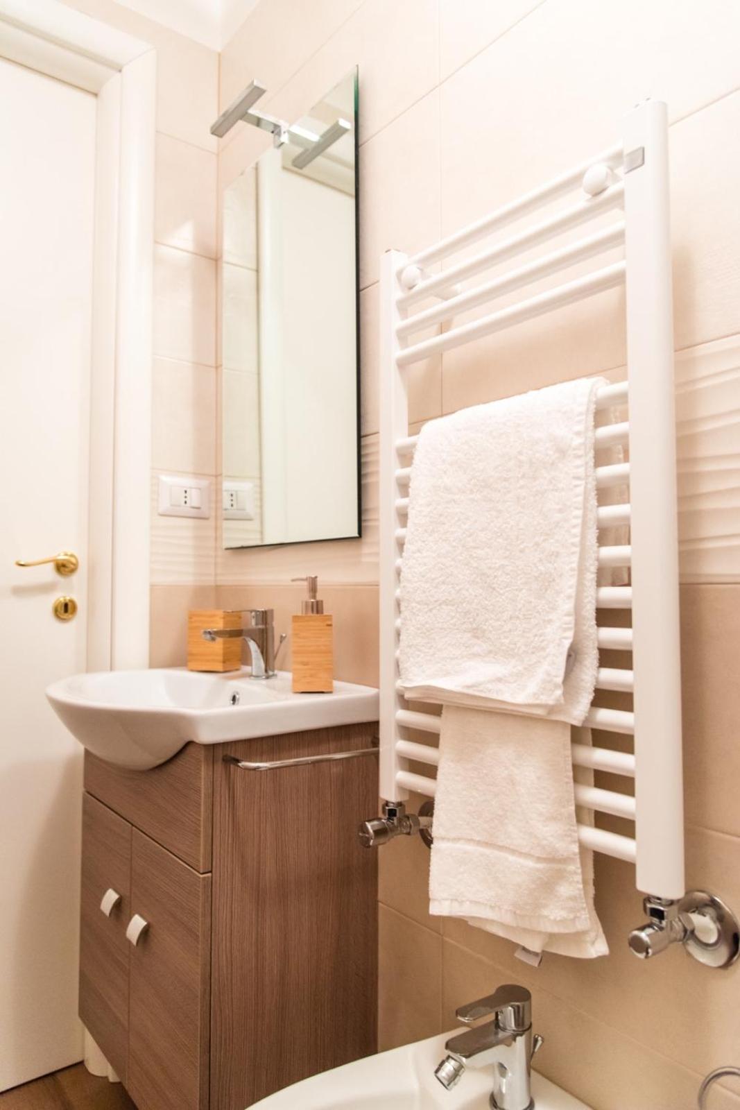 Standard Triple Room with Balcony - Photo 6
