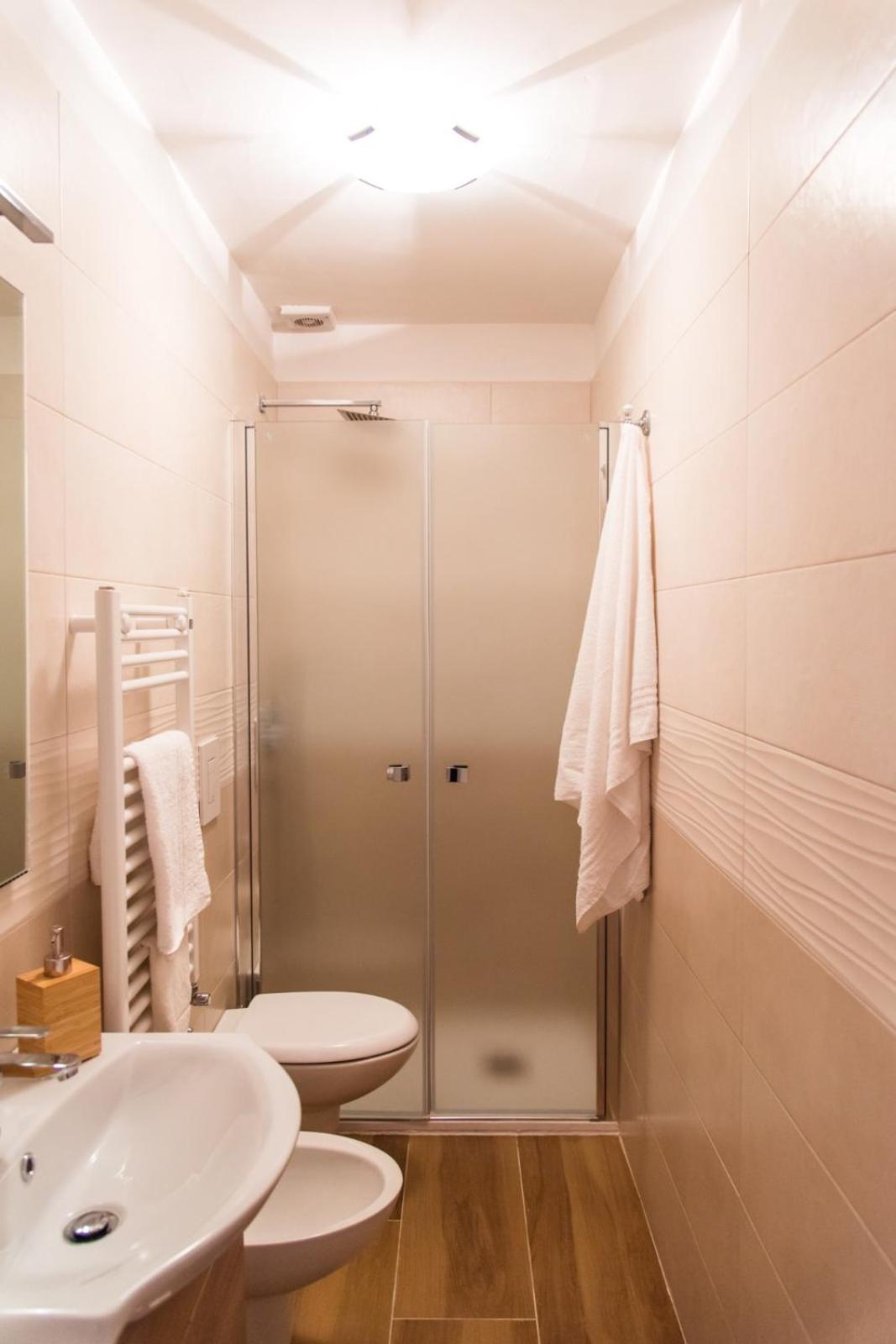 Standard Triple Room with Balcony - Photo 13