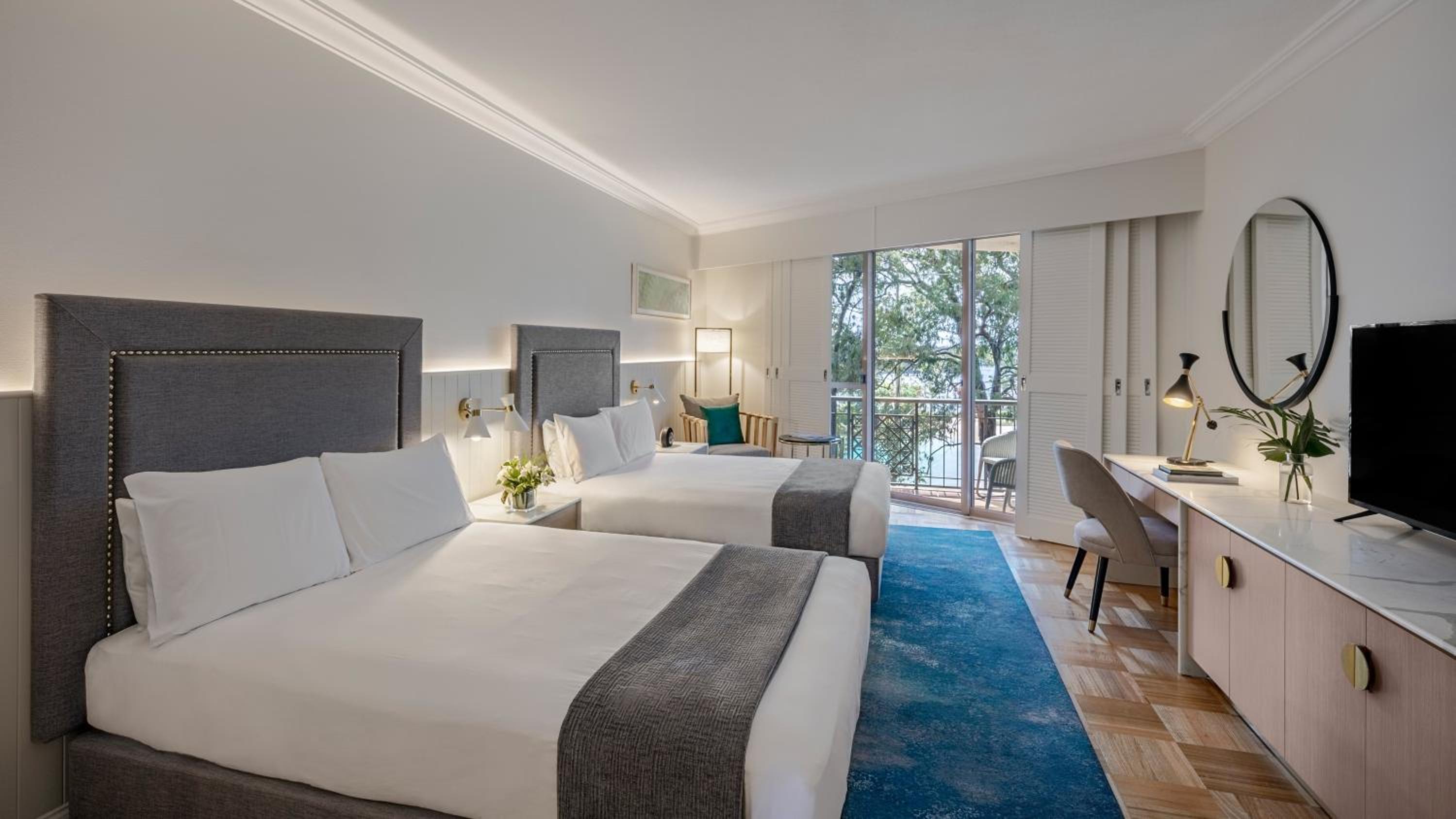 Classic Double Room with Two Double Beds and Marina View - Photo 8