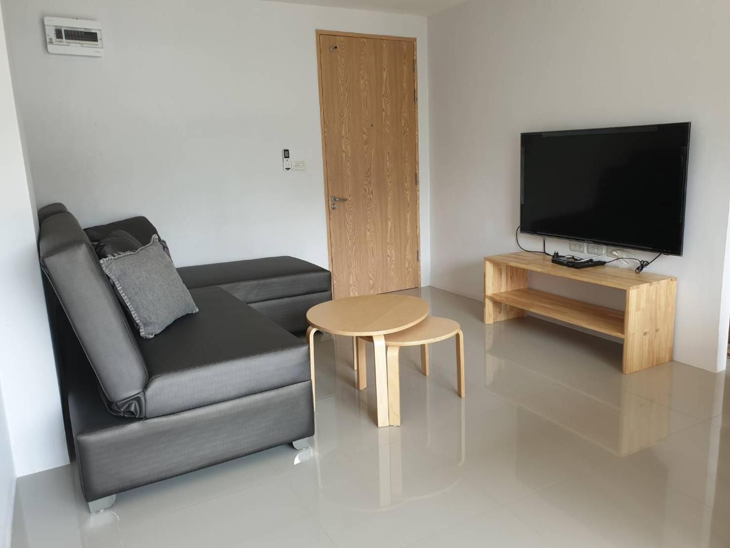 One-Bedroom Suite - Photo 8