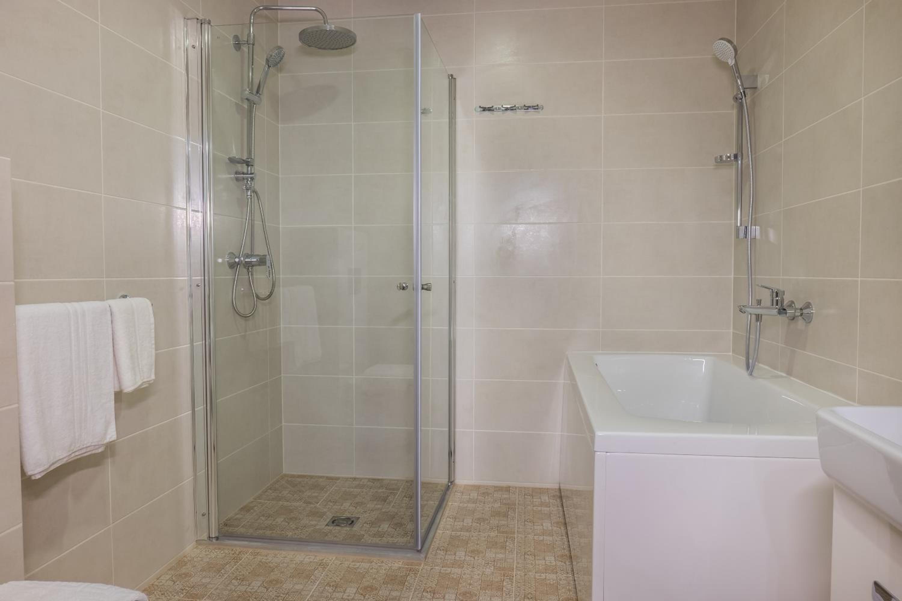 Suite with Lake View - Photo 3