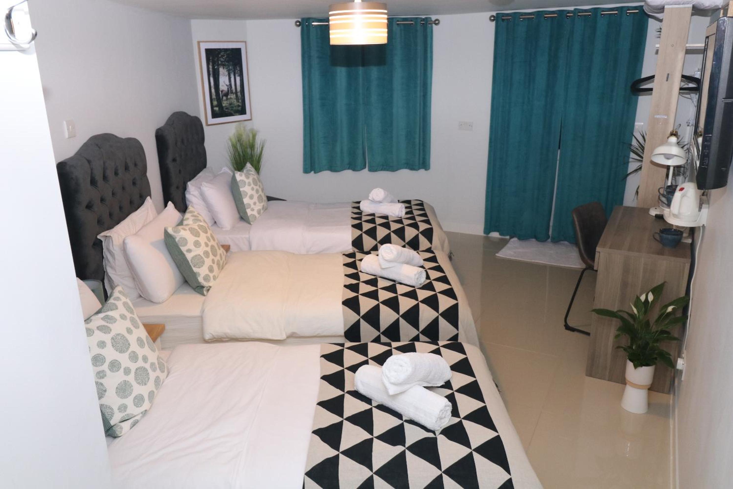 Triple Room with Private Bathroom - Photo 12