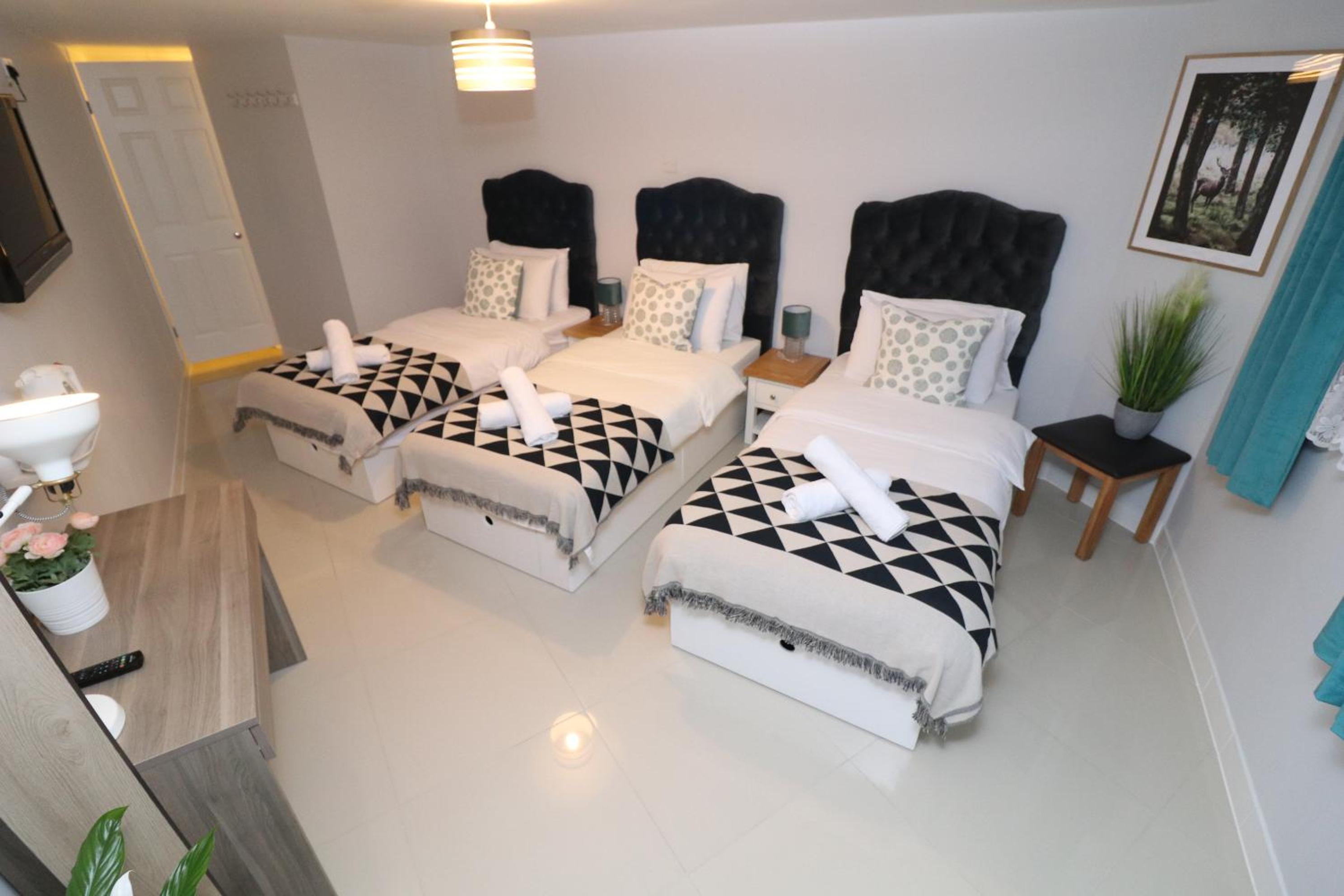 Triple Room with Private Bathroom - Photo 13