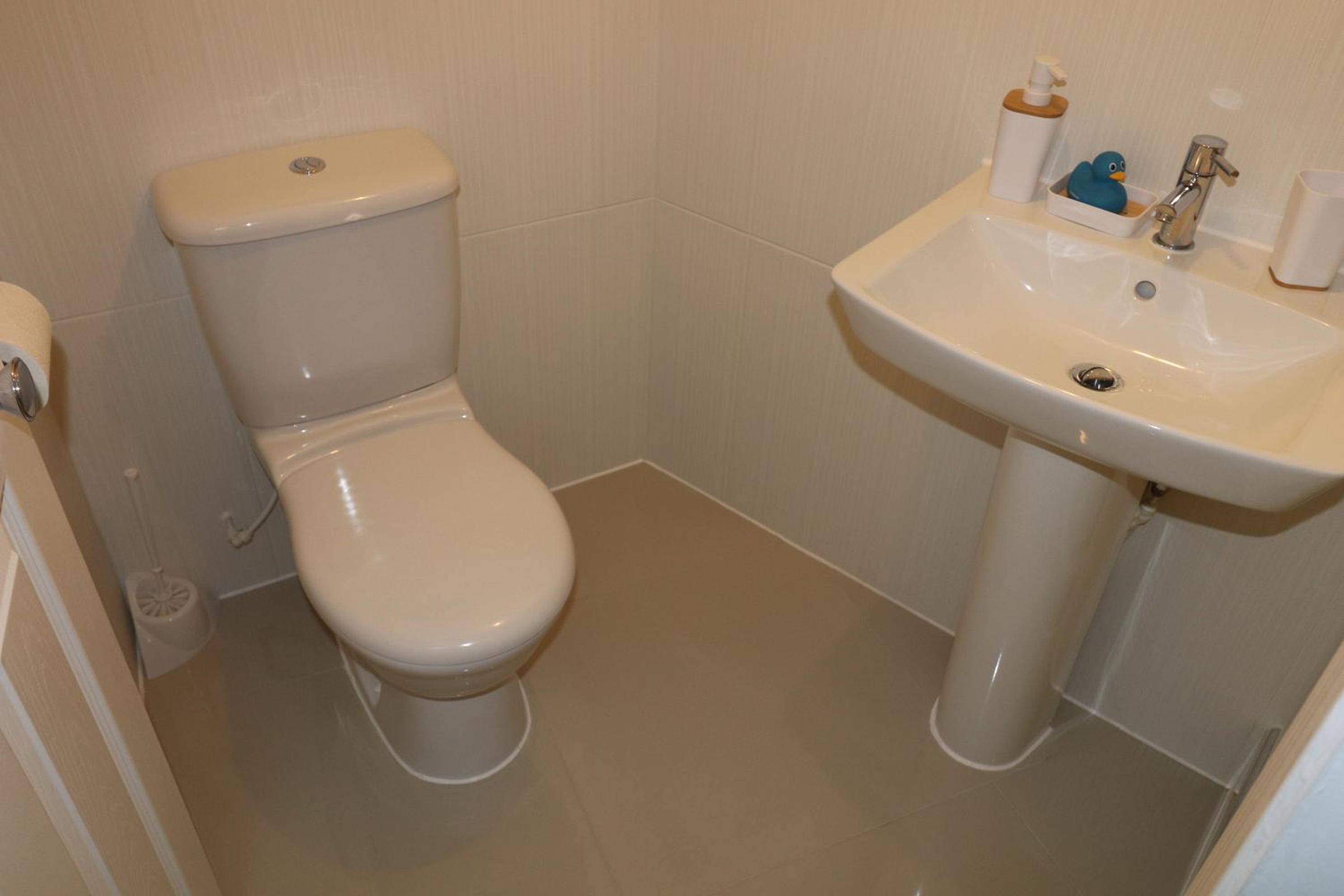Triple Room with Private Bathroom - Photo 16