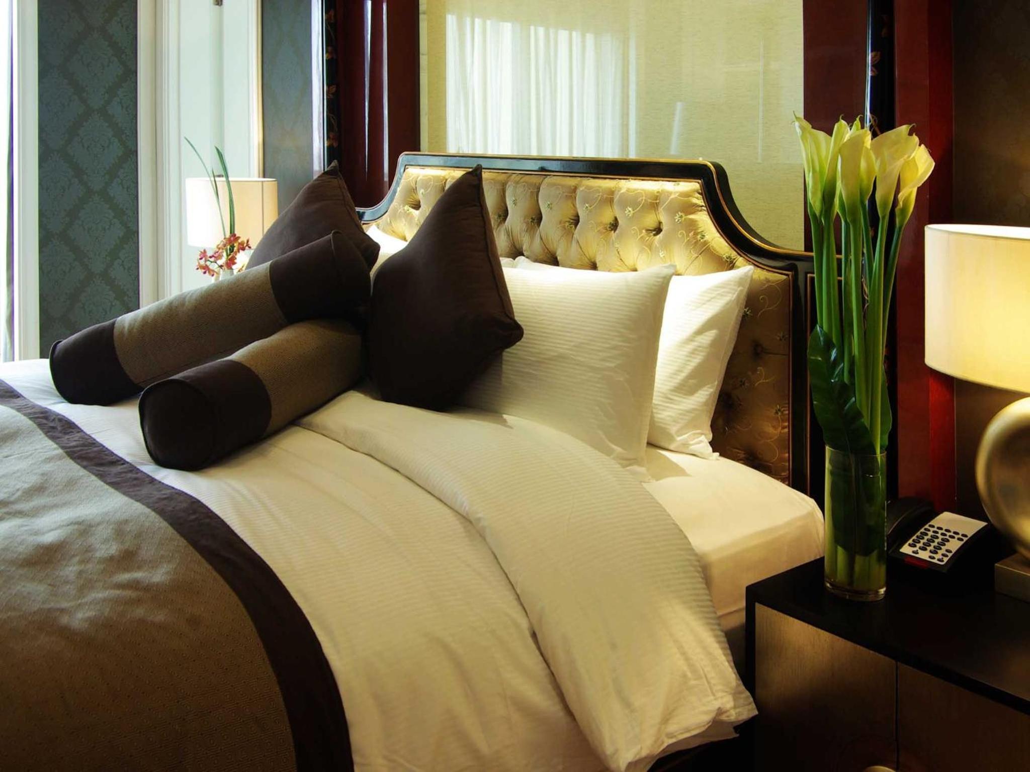 Junior Suite With 1 King Bed - Club Millesime Access photo 3