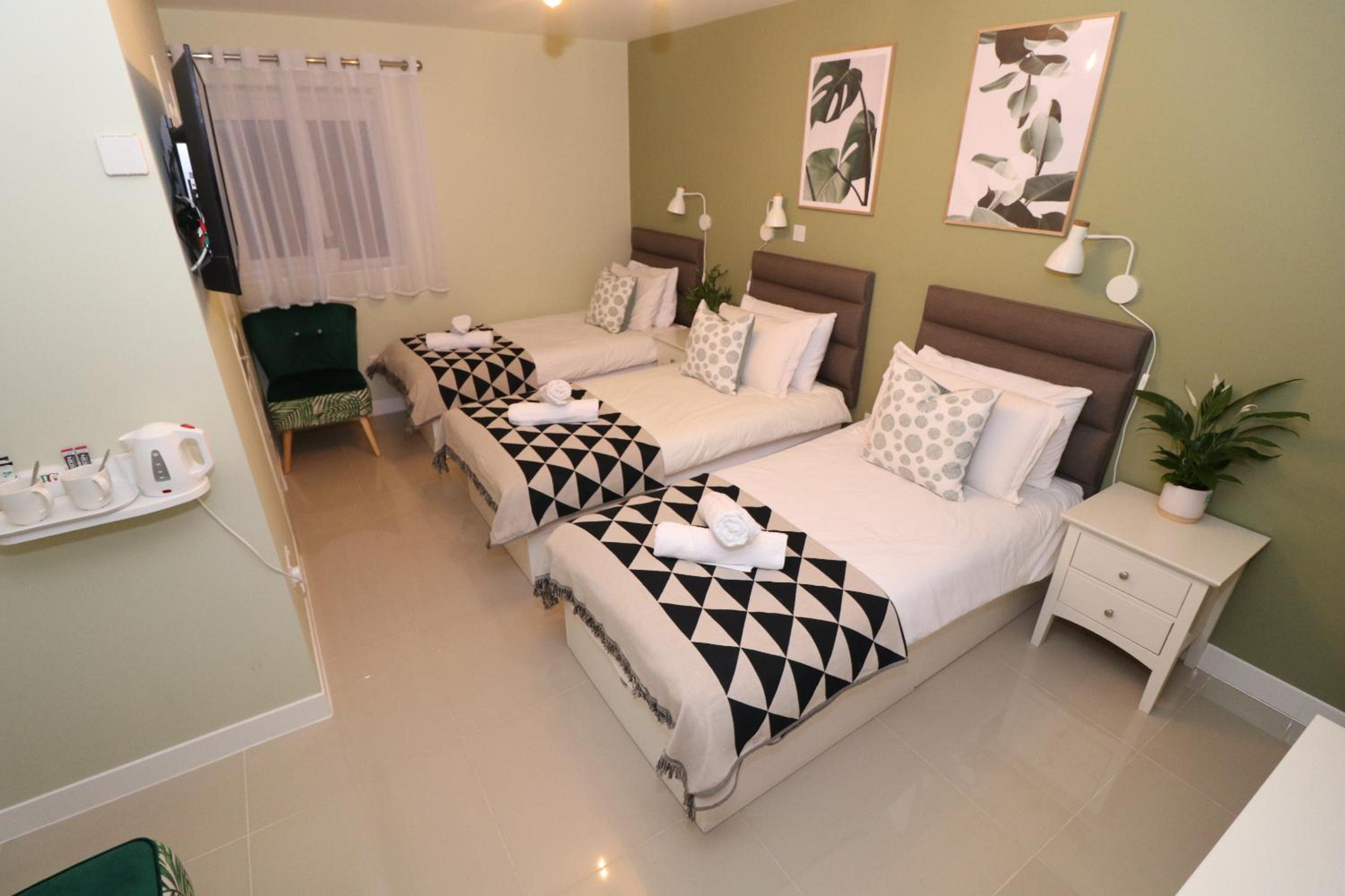 Triple Room with Private Bathroom - Photo 8