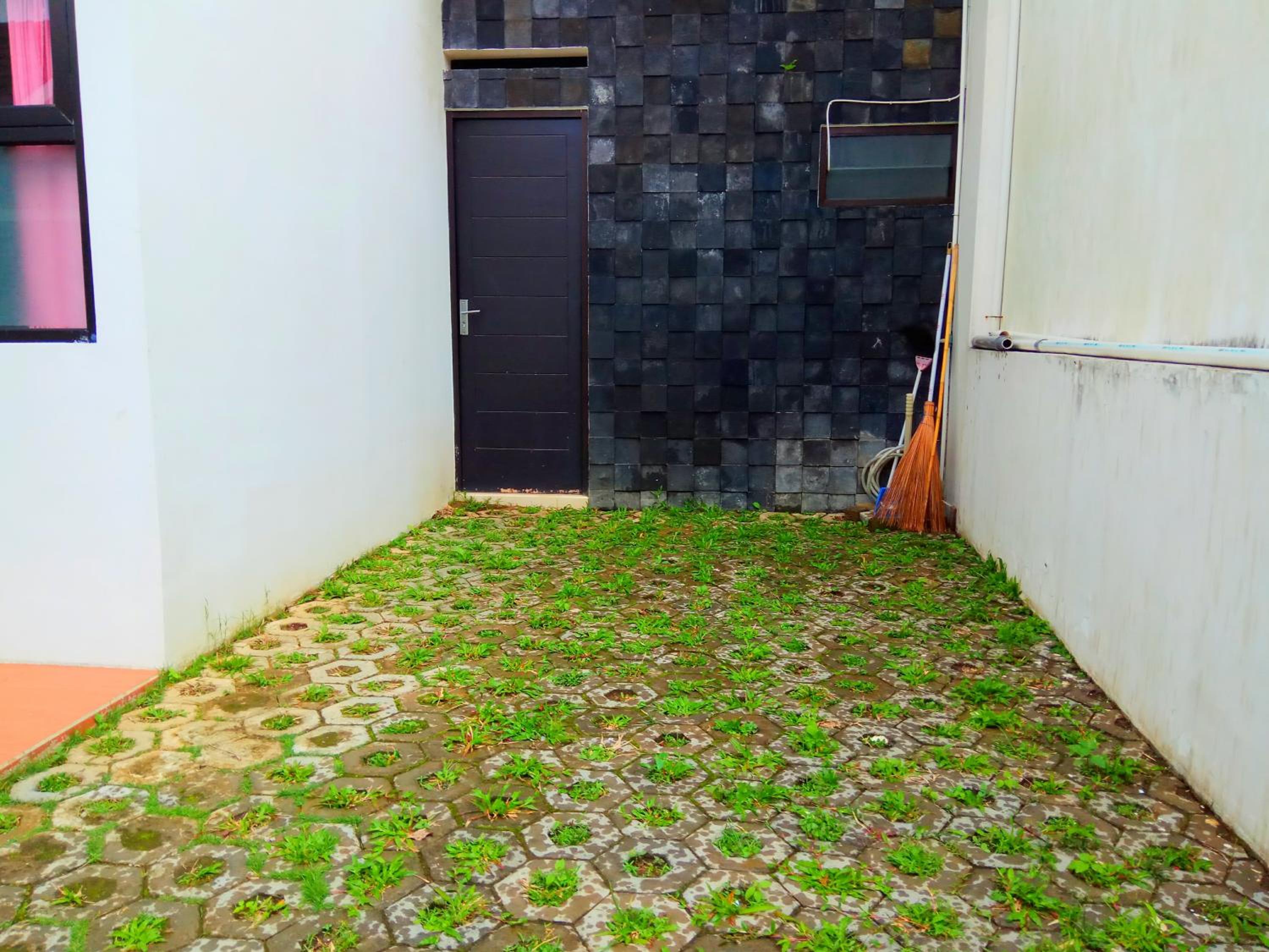 Two-Bedroom House - Photo 25