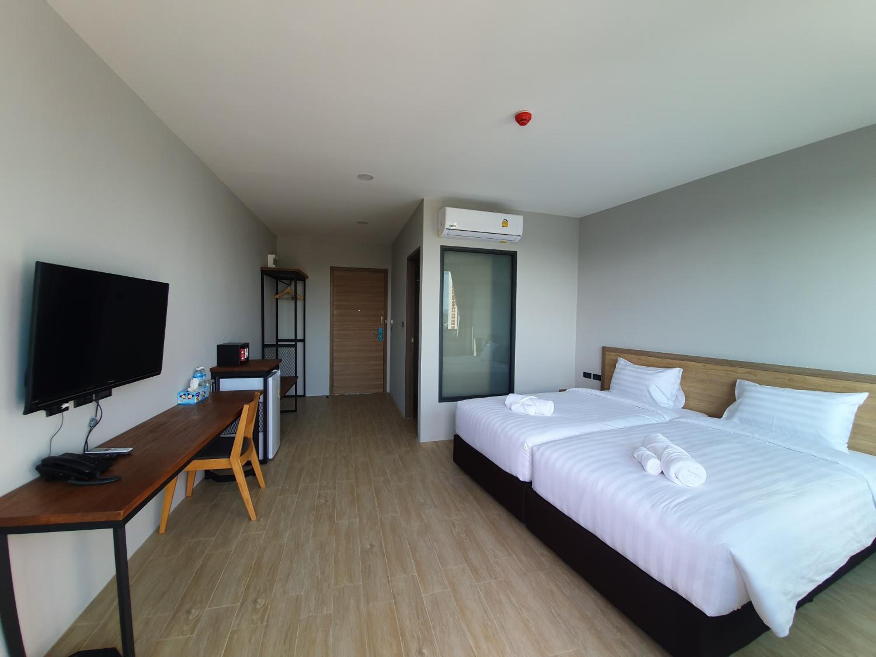 Twin Room with View - Photo 9