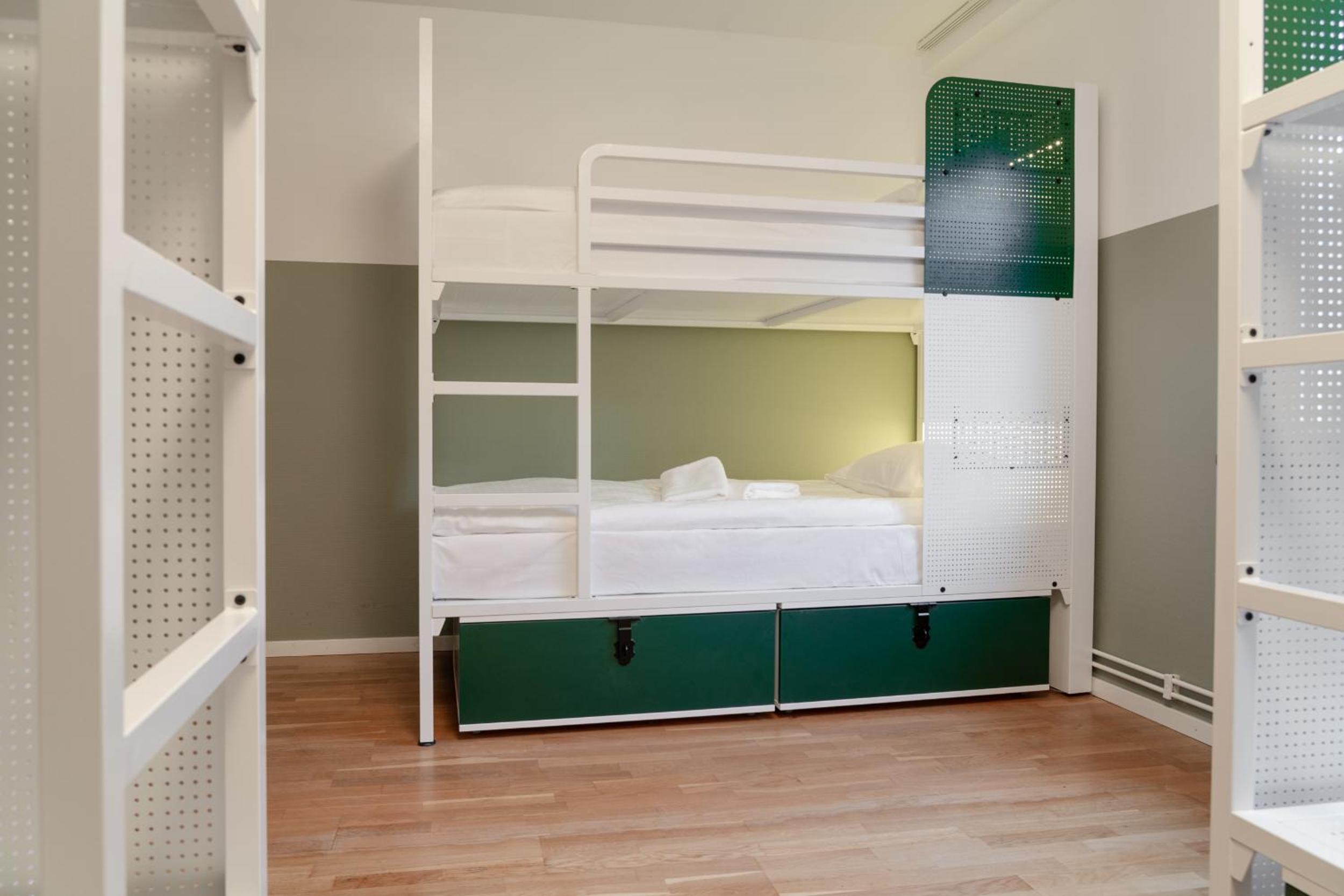 6-Bed Room - Photo 4
