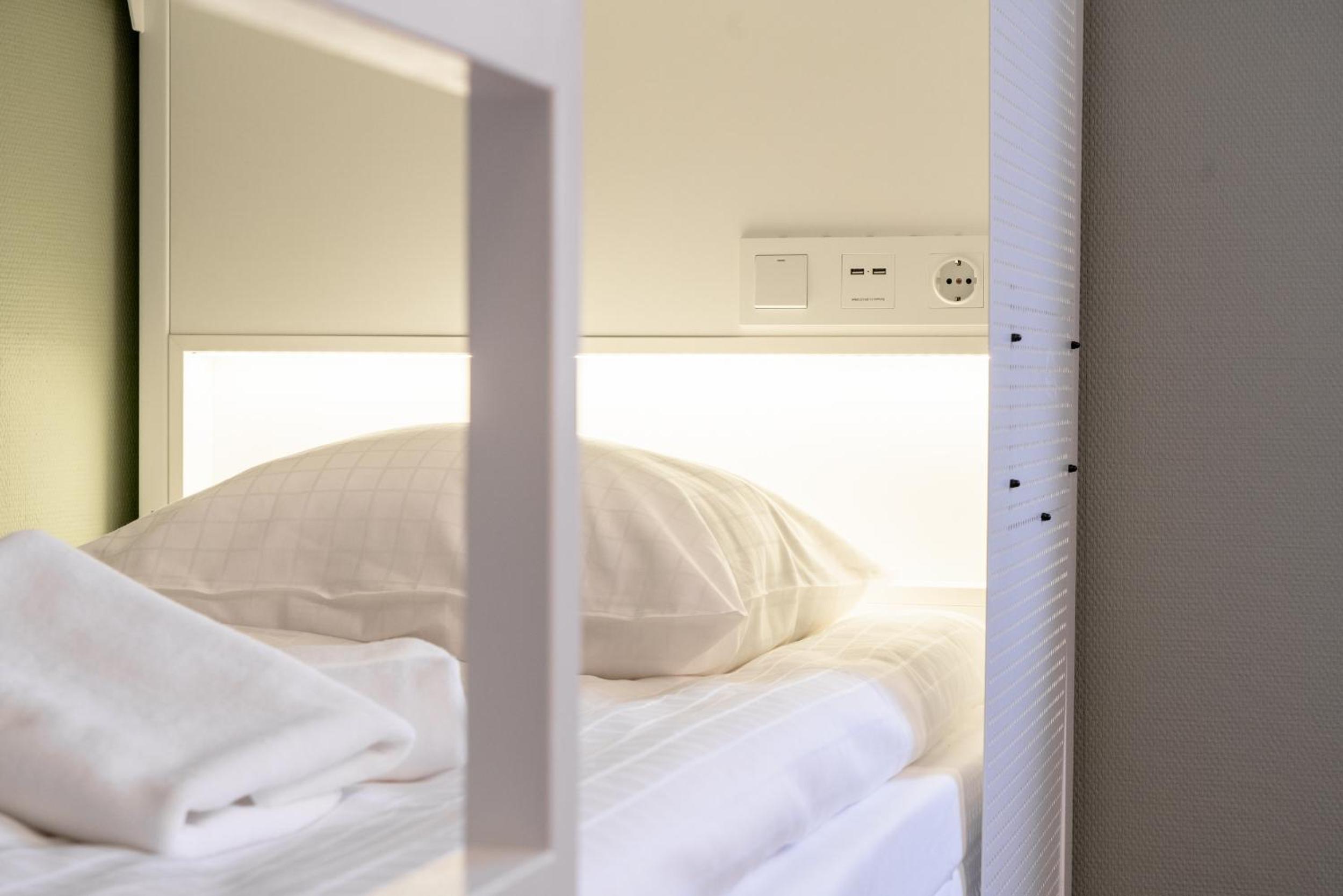 6-Bed Room - Photo 5