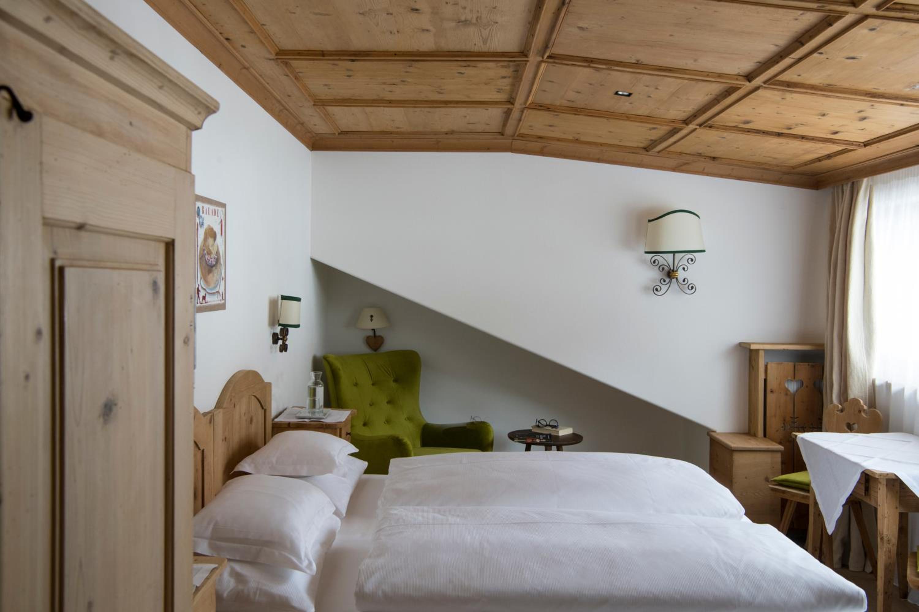 Deluxe Double or Twin Room with Mountain View