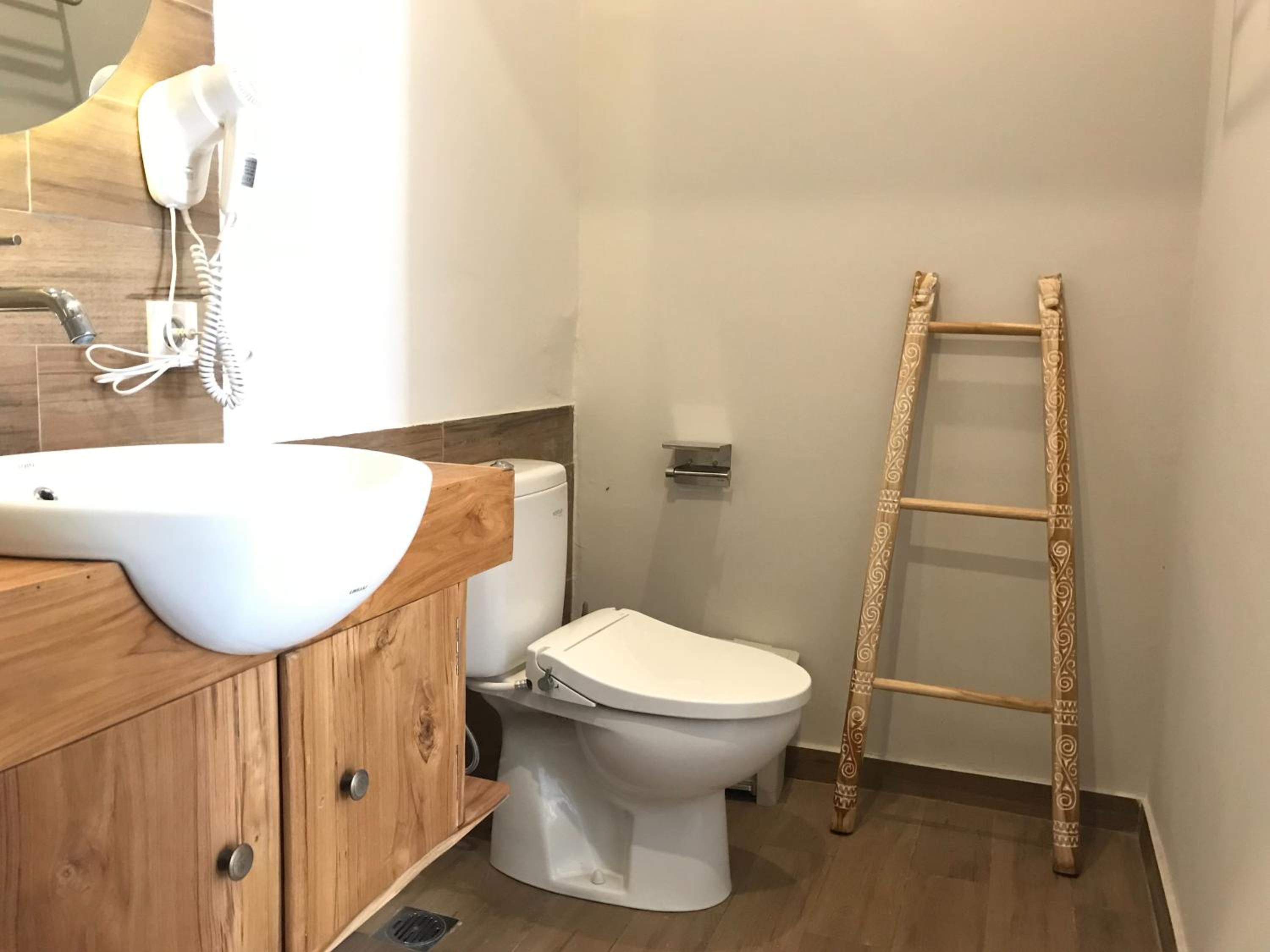 Deluxe Double or Twin Room with Pool Access - Photo 9