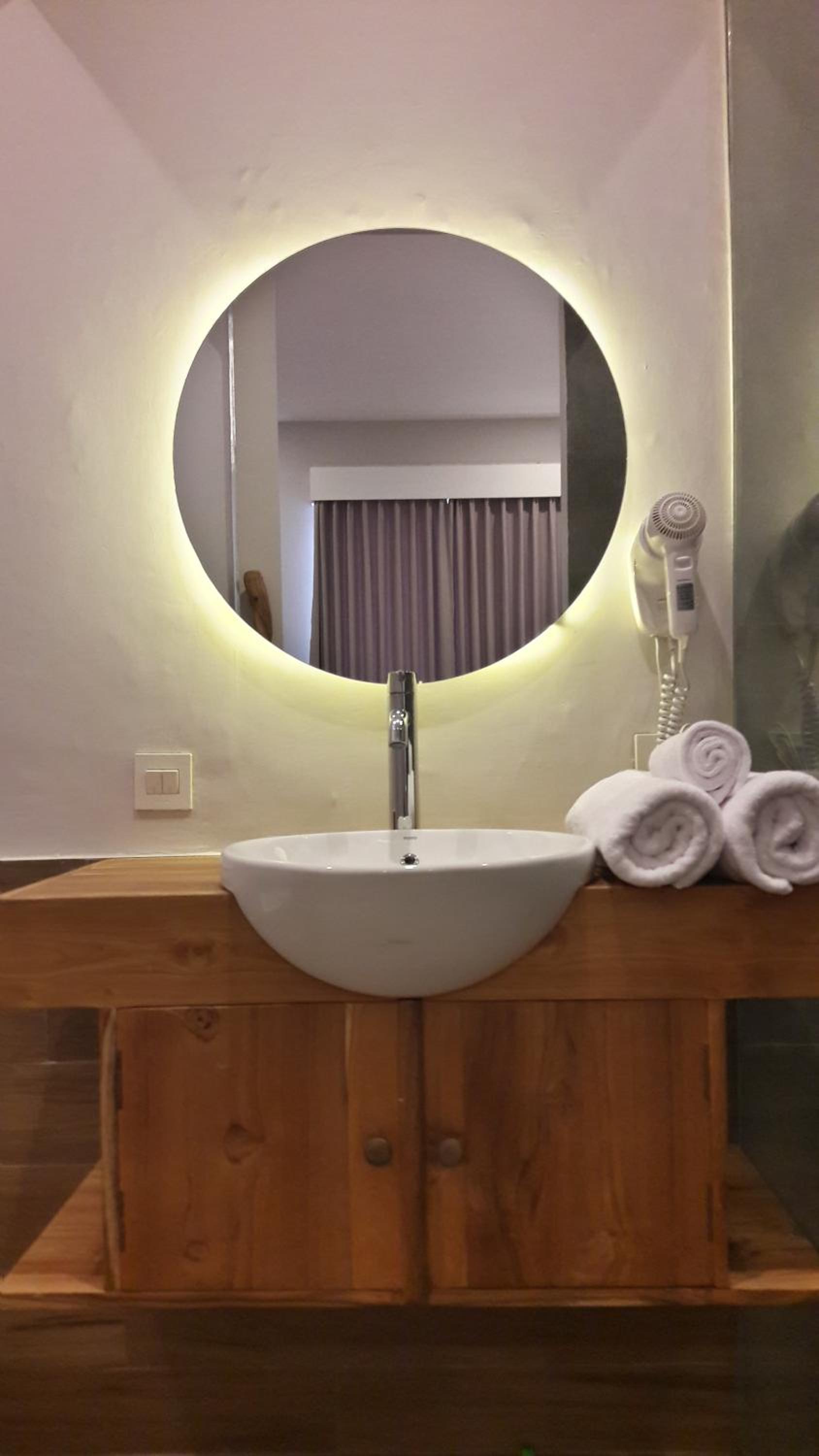 King Room with Pool View - Photo 8