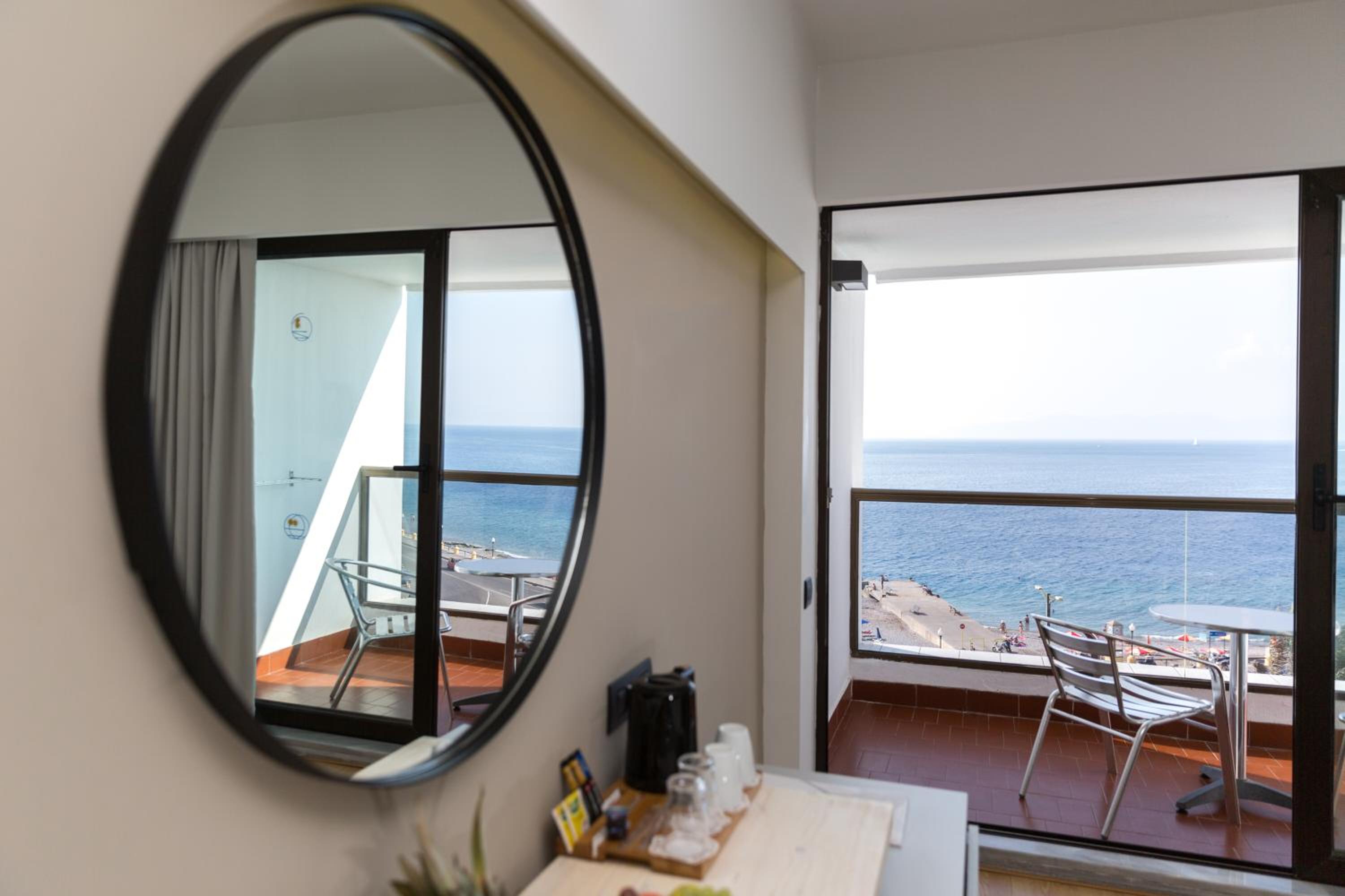 Deluxe Sea View - Photo 2
