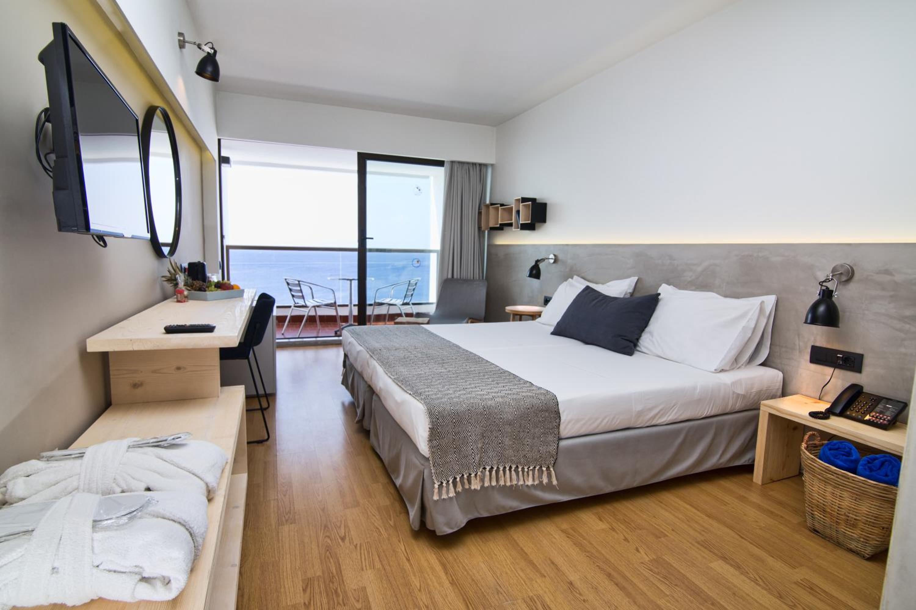 Deluxe Sea View - Photo 1