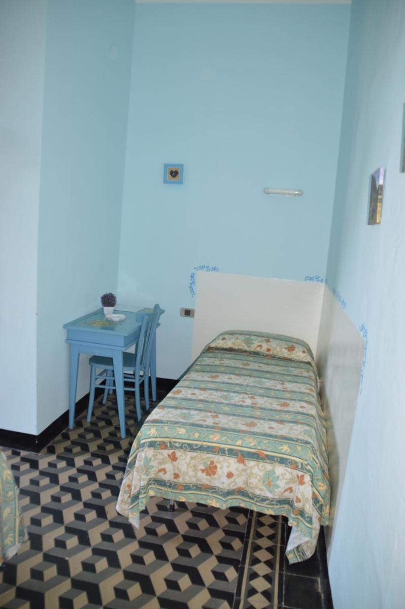 Triple Room with Bathroom - Photo 5