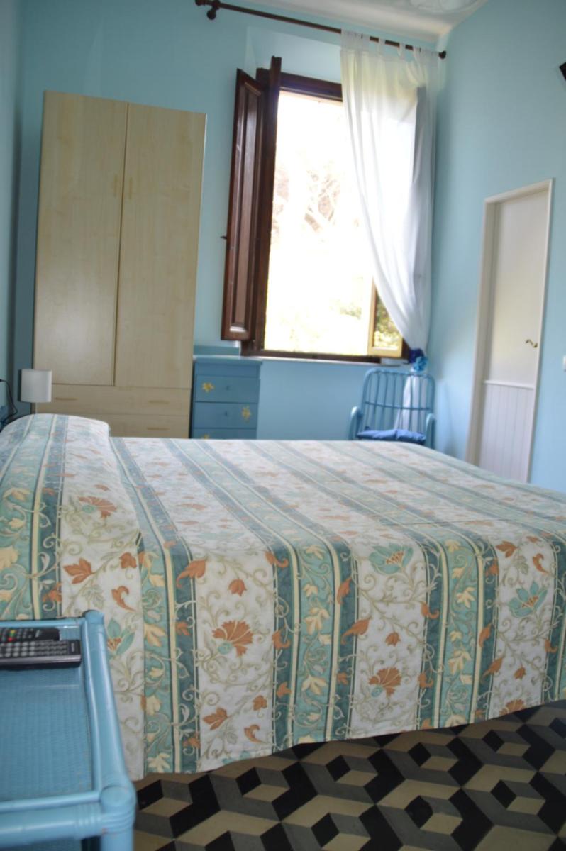 Triple Room with Bathroom - Photo 2