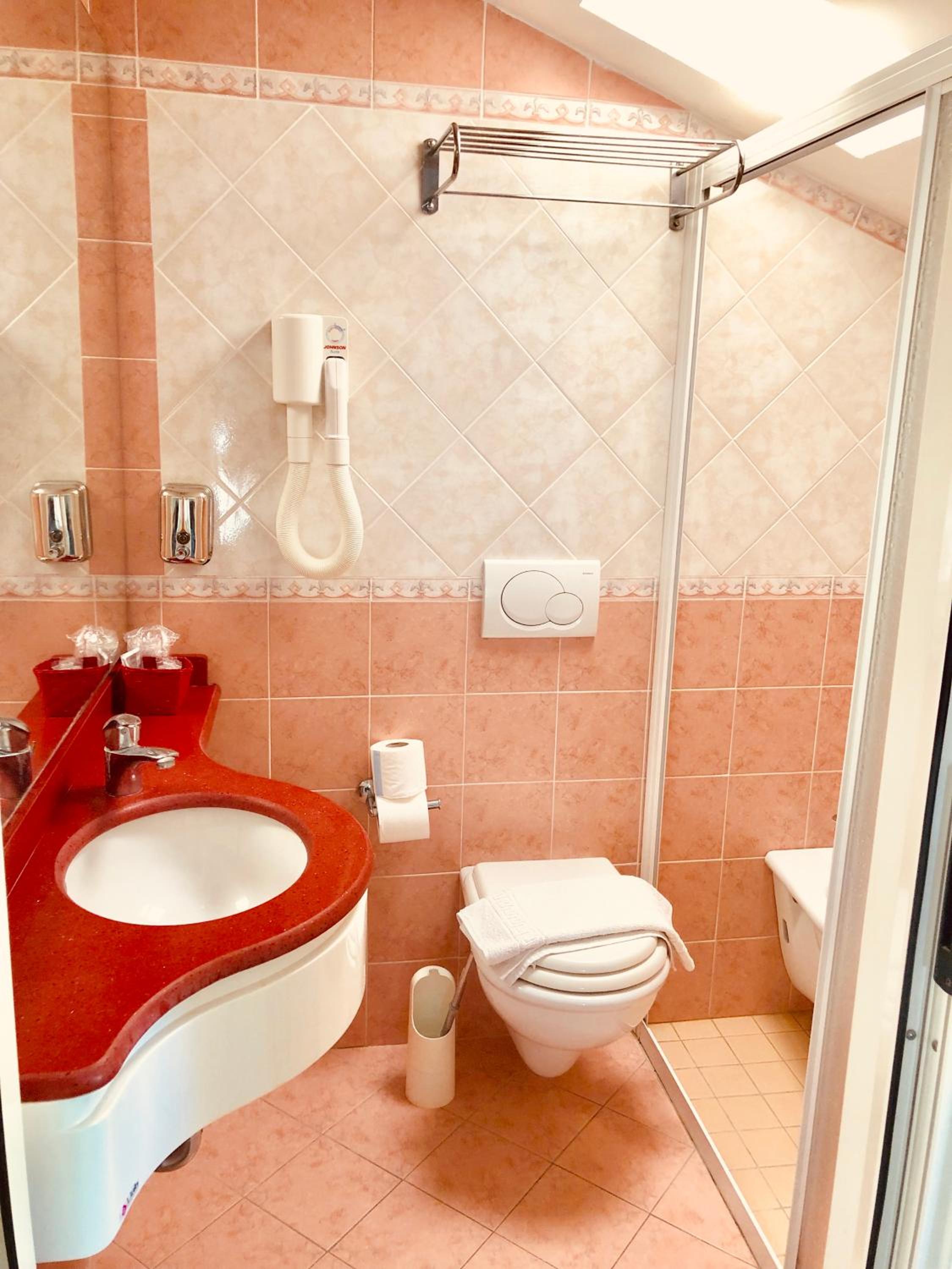 Double or Twin Room with Balcony - Photo 4