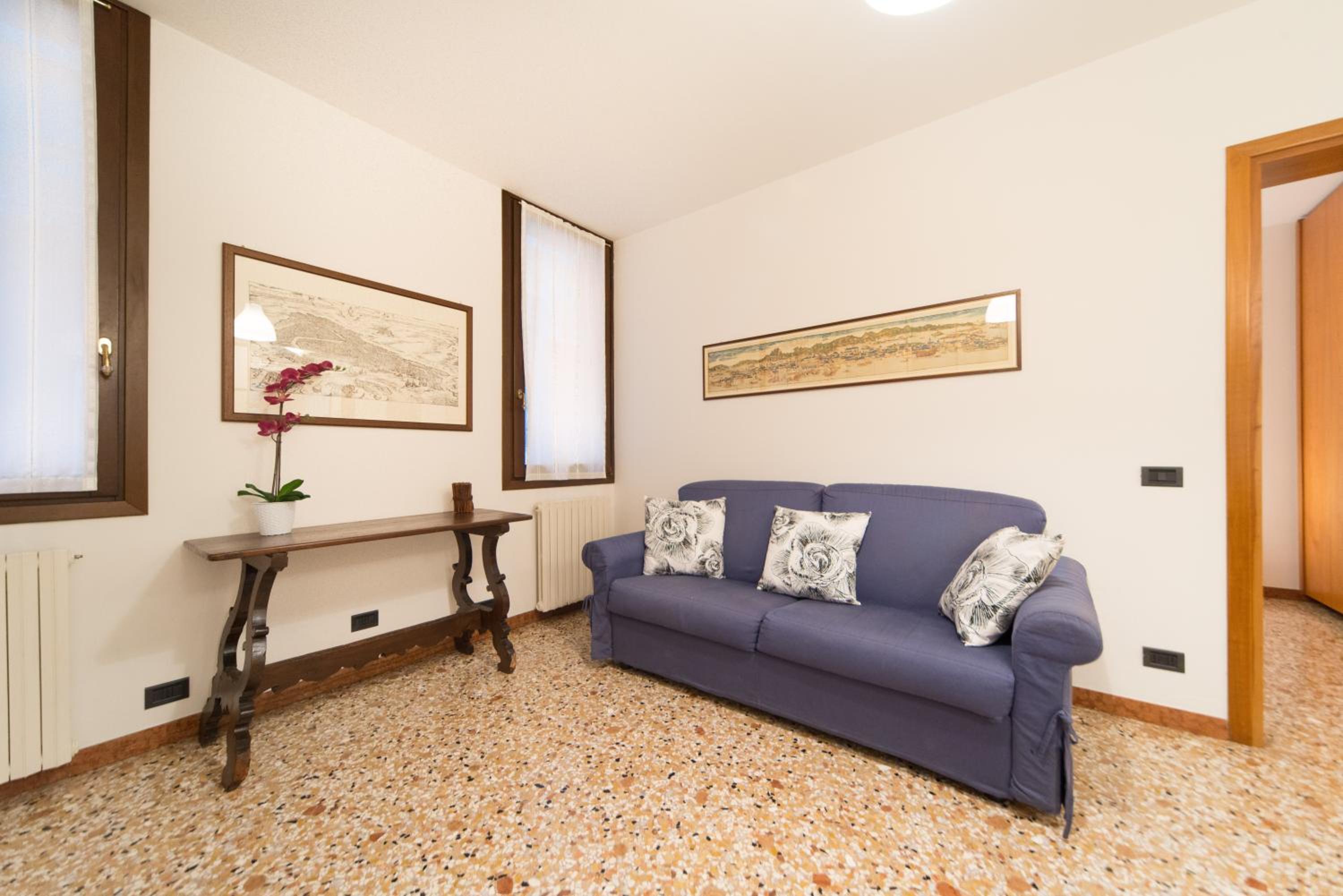 One-Bedroom Apartment photo 3