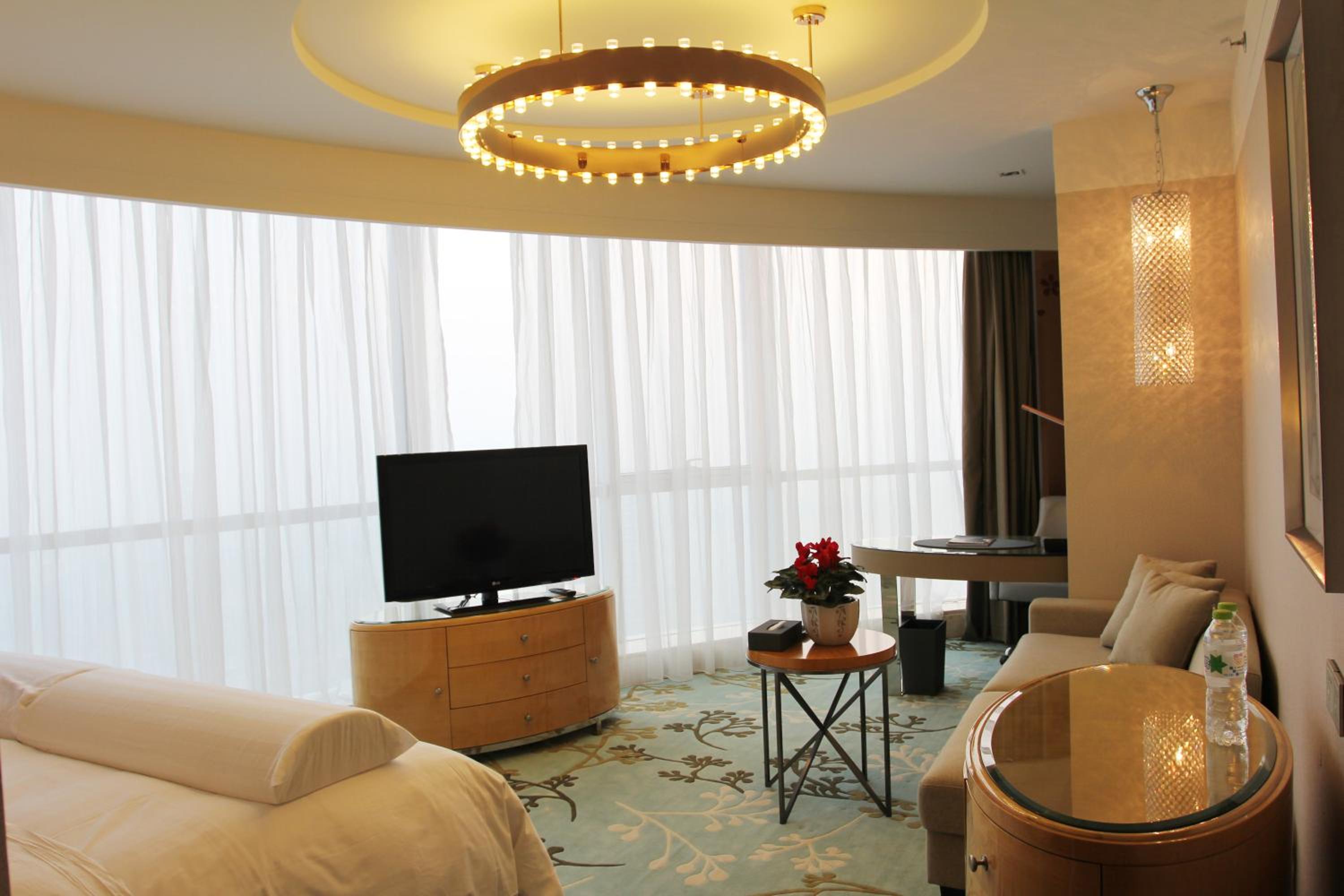 Executive Deluxe King Room photo 3