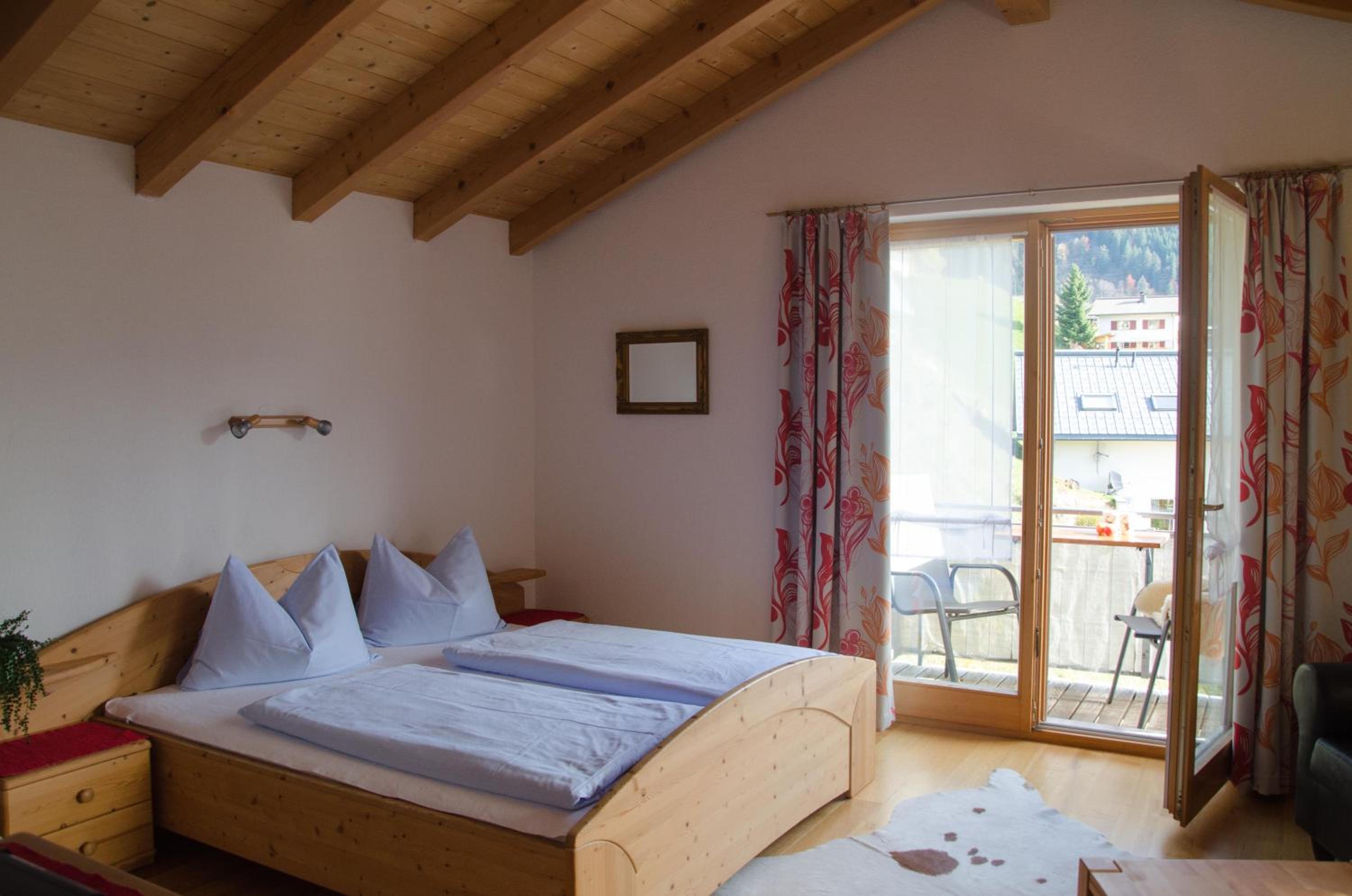One-Bedroom Apartment with Balcony photo 2