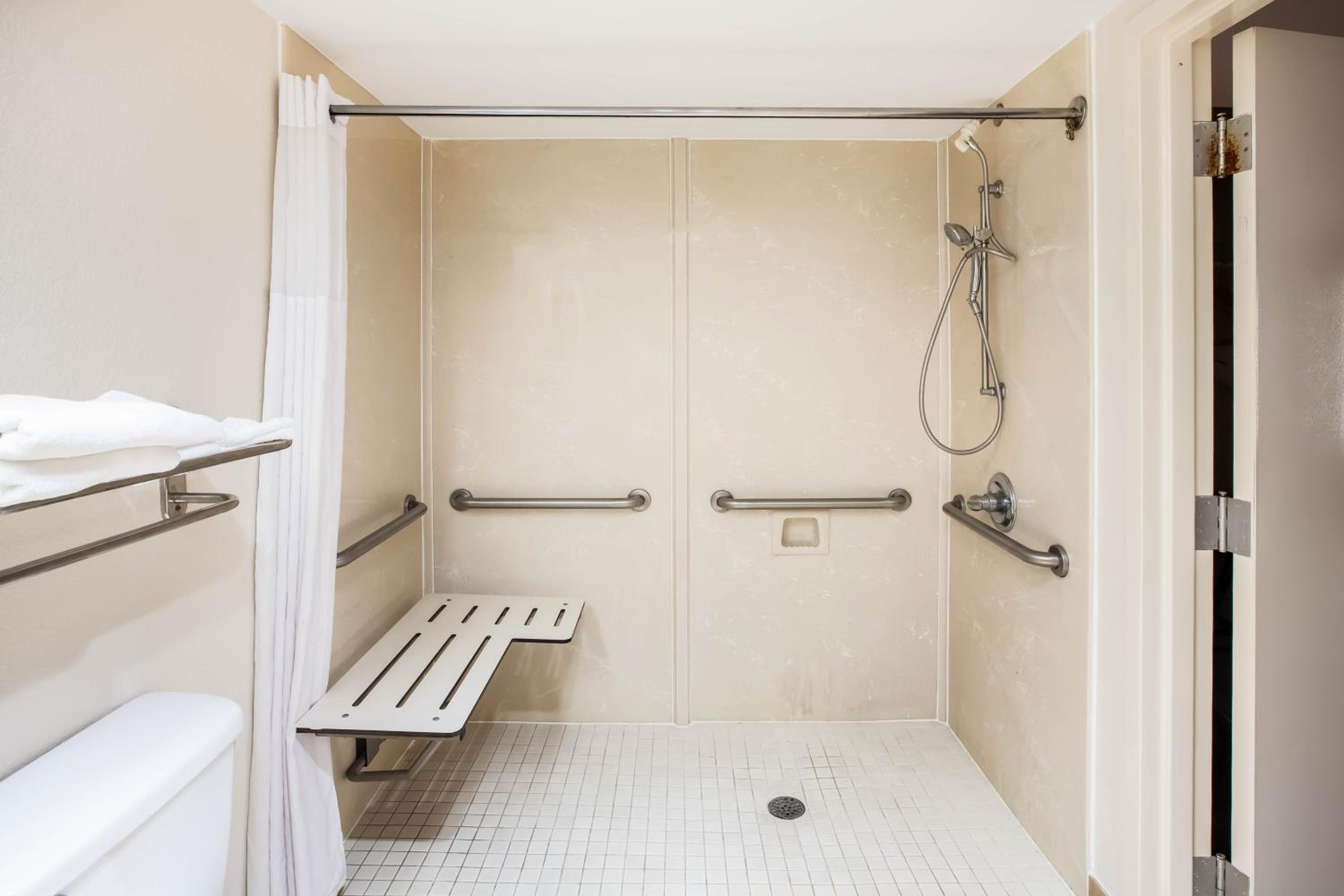 King Room - Disability Access/Non-Smoking - Photo 2