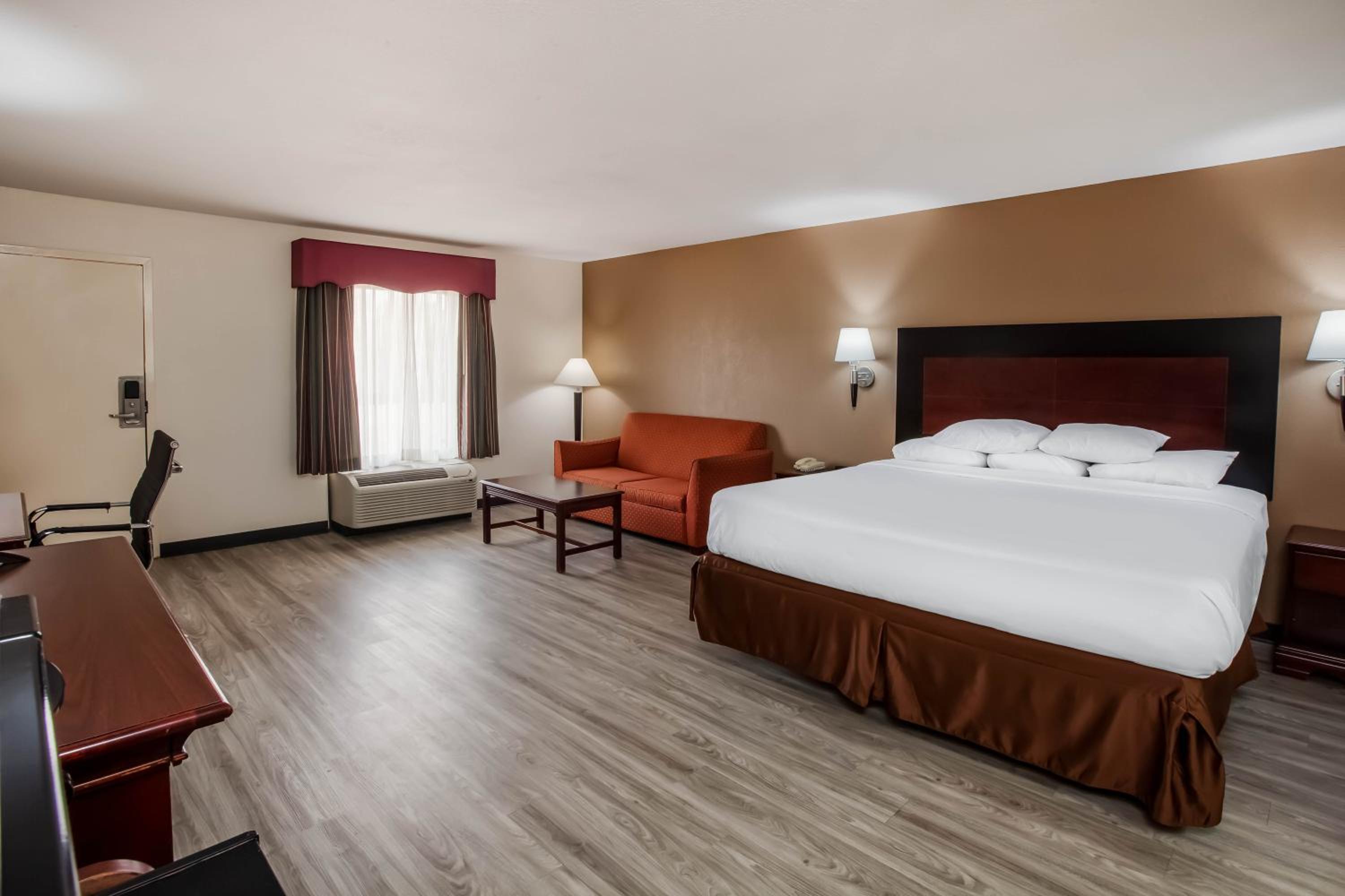 Deluxe King Room - Non-Smoking - Photo 1