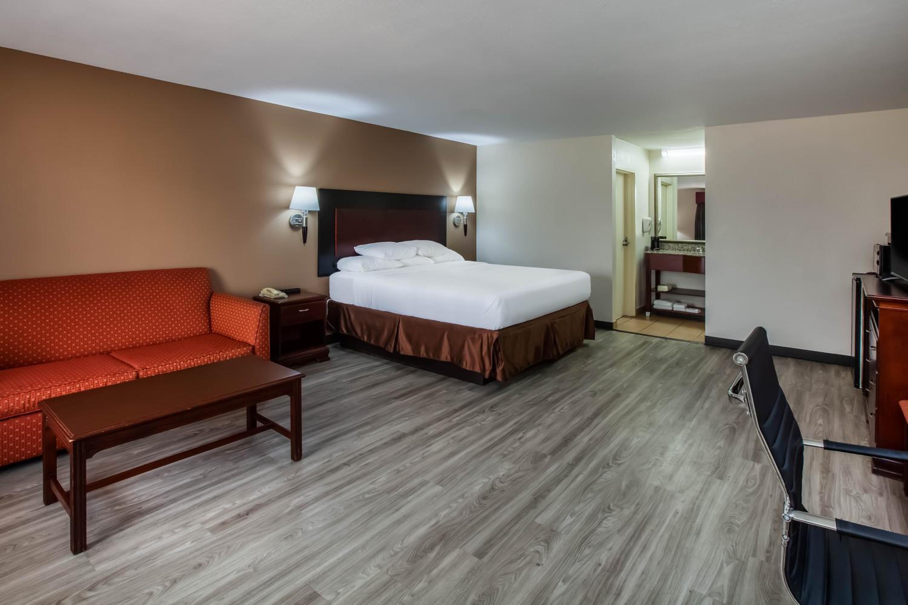 Deluxe King Room - Non-Smoking - Photo 5
